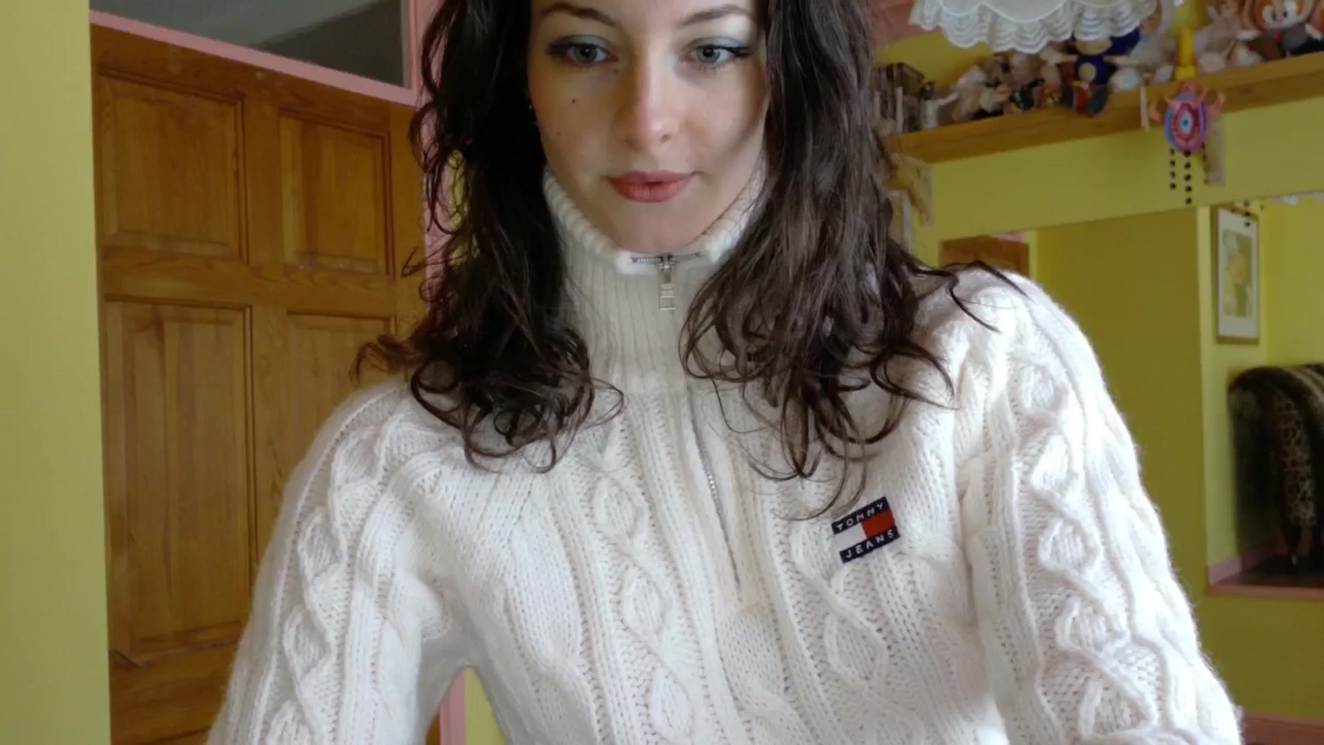 Gallery image thumbnail from sylksiren's myfreecams stream on, 04/15/2025, 14:37 image 1 of 20