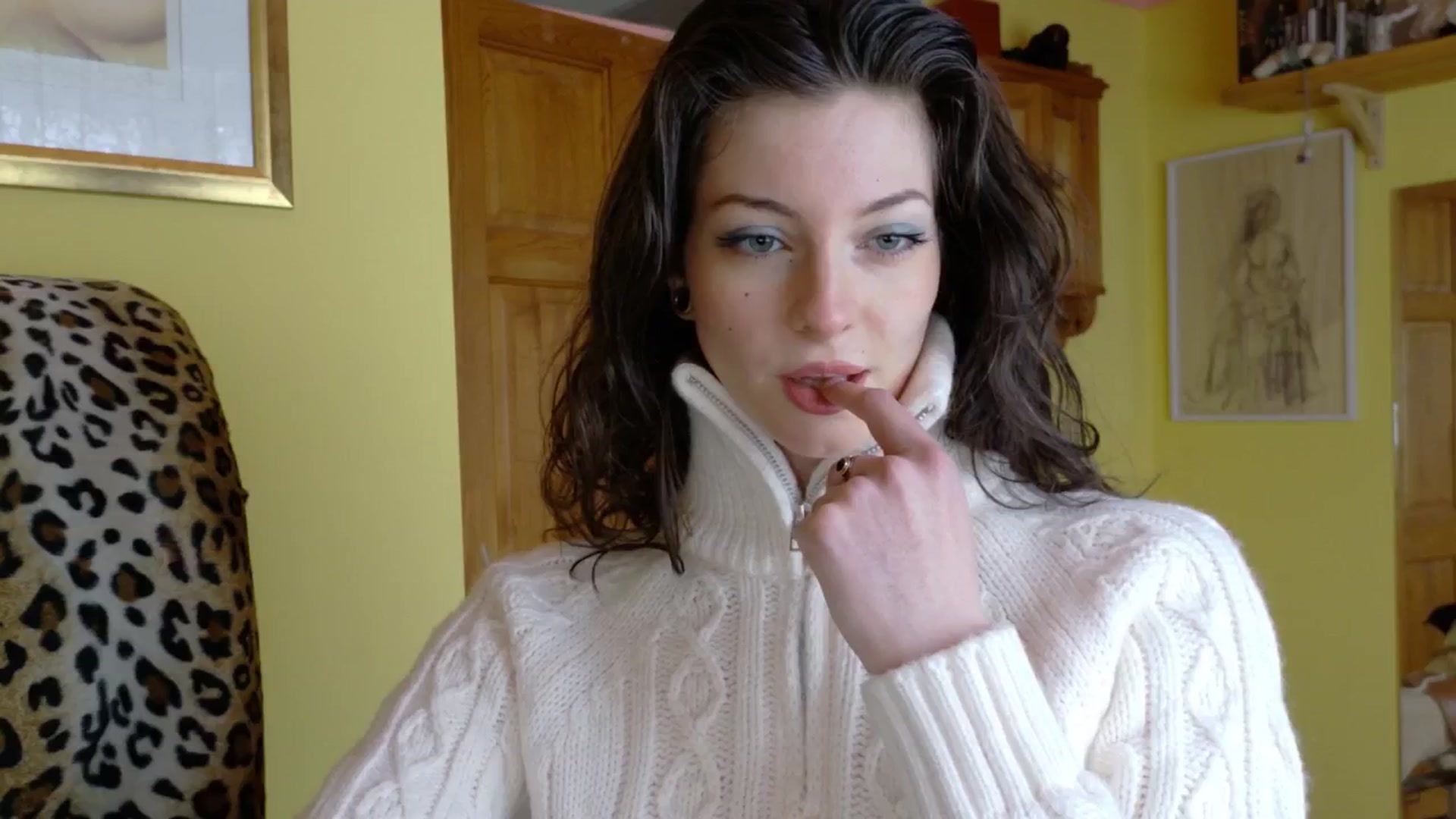 Gallery image thumbnail from sylksiren's myfreecams stream on, 04/15/2025, 14:37 image 14 of 20