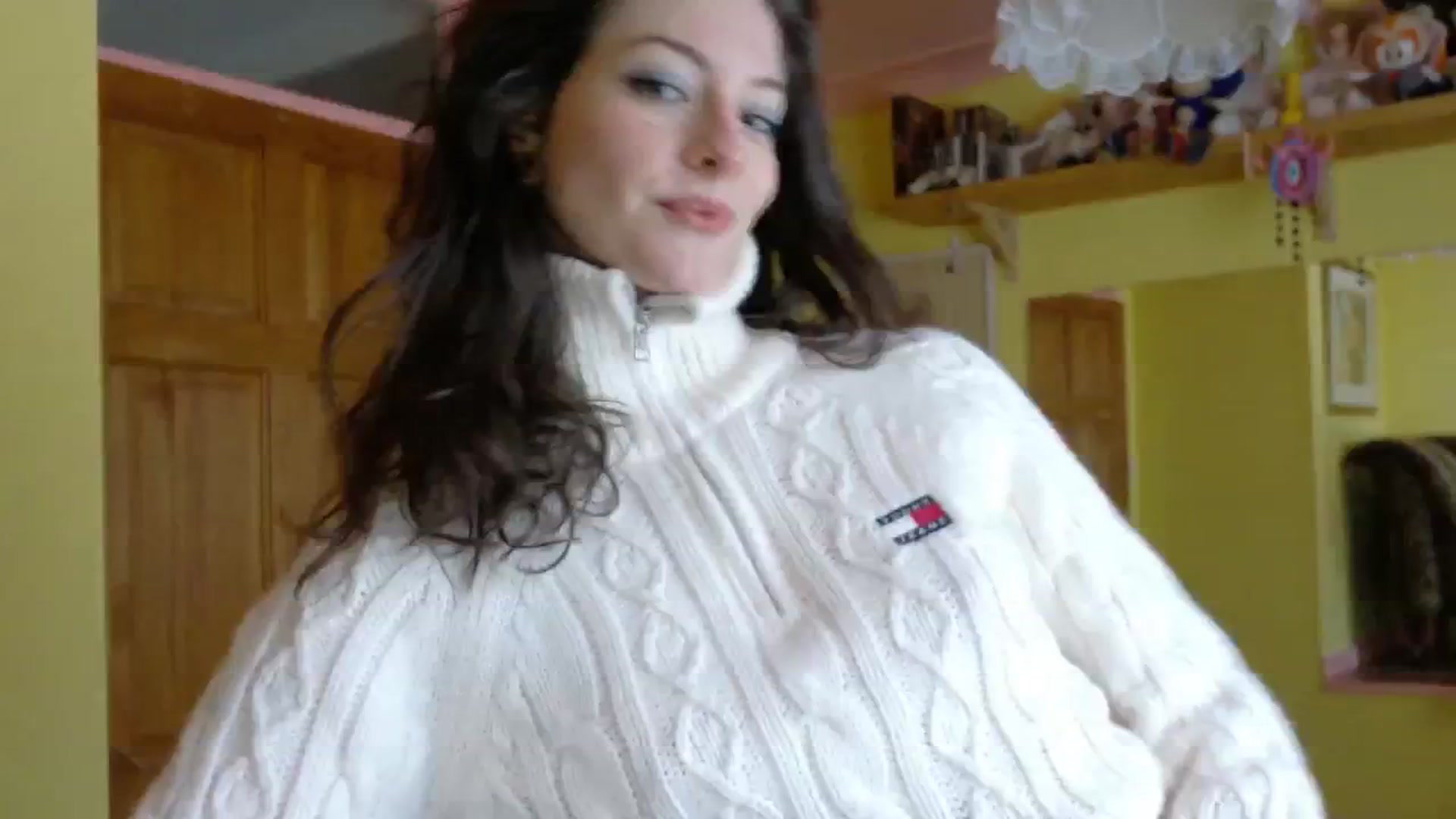 Gallery image thumbnail from sylksiren's myfreecams stream on, 04/15/2025, 14:37 image 3 of 20