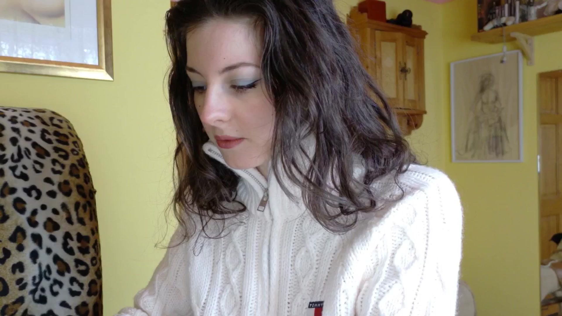 Gallery image thumbnail from sylksiren's myfreecams stream on, 04/15/2025, 14:37 image 8 of 20