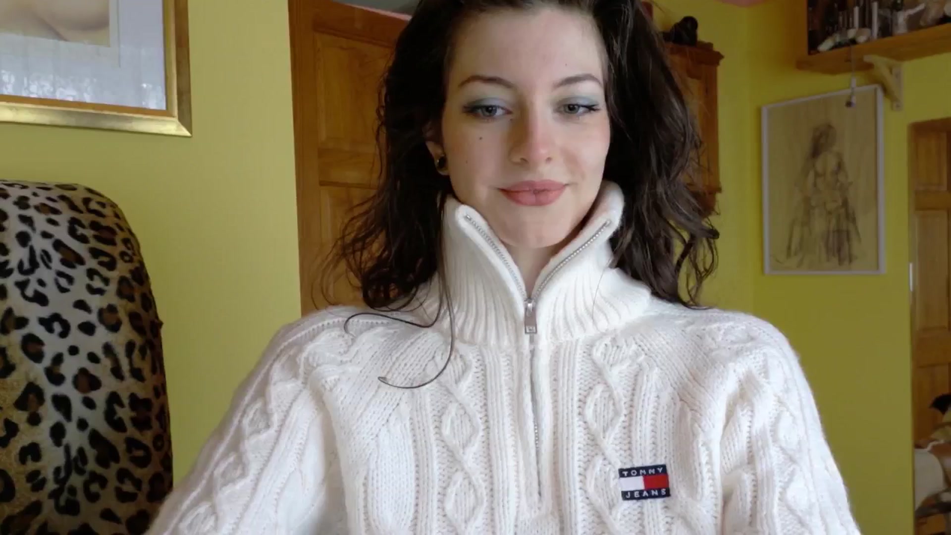 Gallery image thumbnail from sylksiren's myfreecams stream on, 04/15/2025, 14:37 image 17 of 20