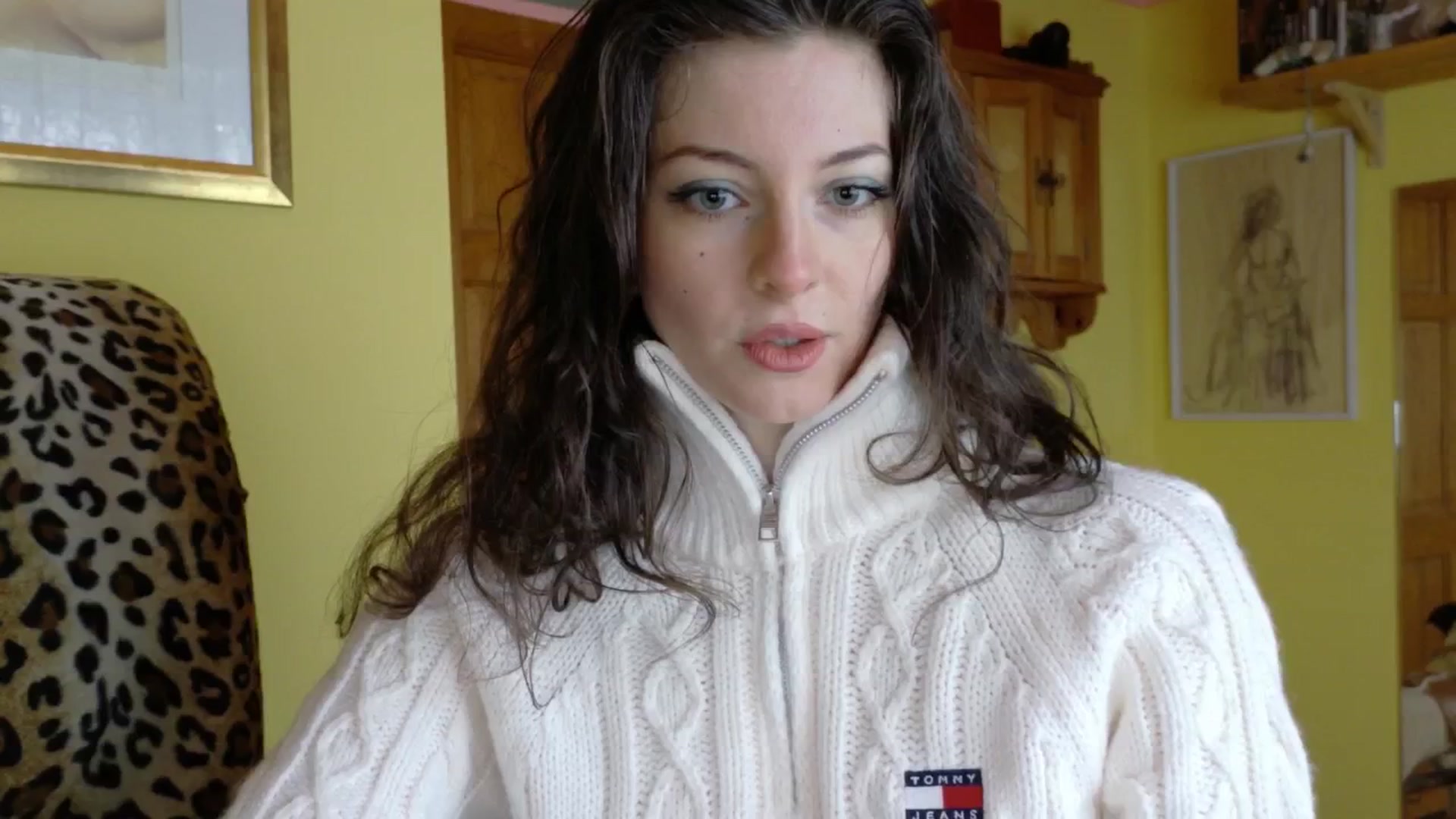 Gallery image thumbnail from sylksiren's myfreecams stream on, 04/15/2025, 14:37 image 11 of 20