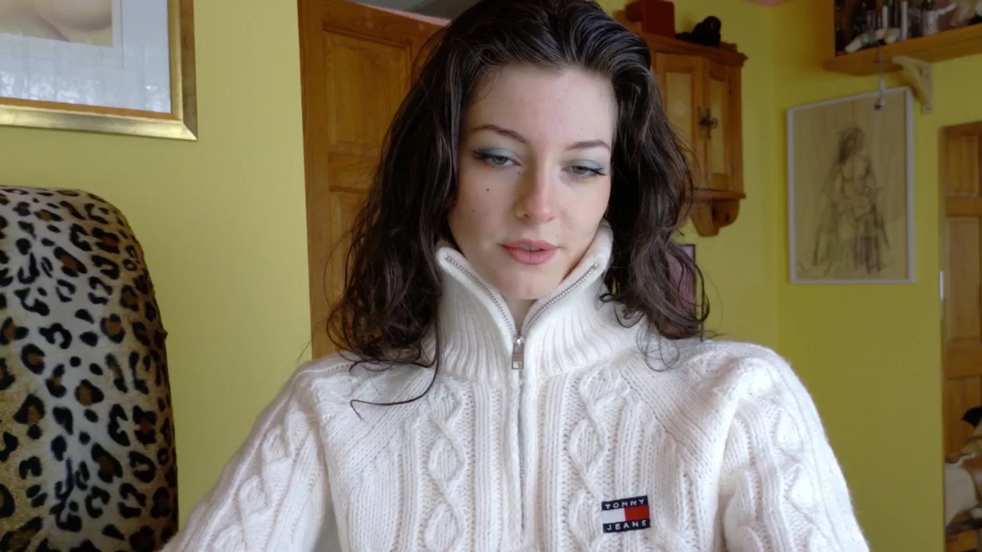 Gallery image thumbnail from sylksiren's myfreecams stream on, 04/15/2025, 14:37 image 16 of 20