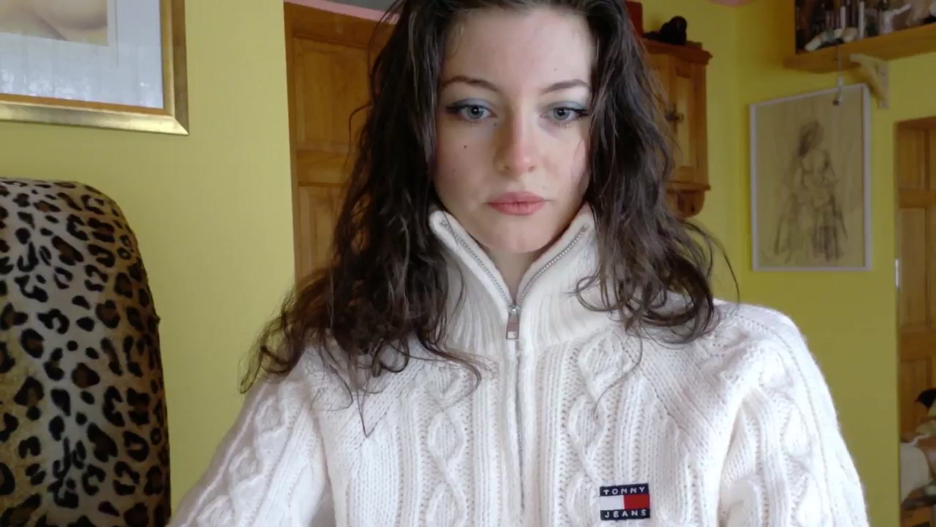 Gallery image thumbnail from sylksiren's myfreecams stream on, 04/15/2025, 14:37 image 12 of 20