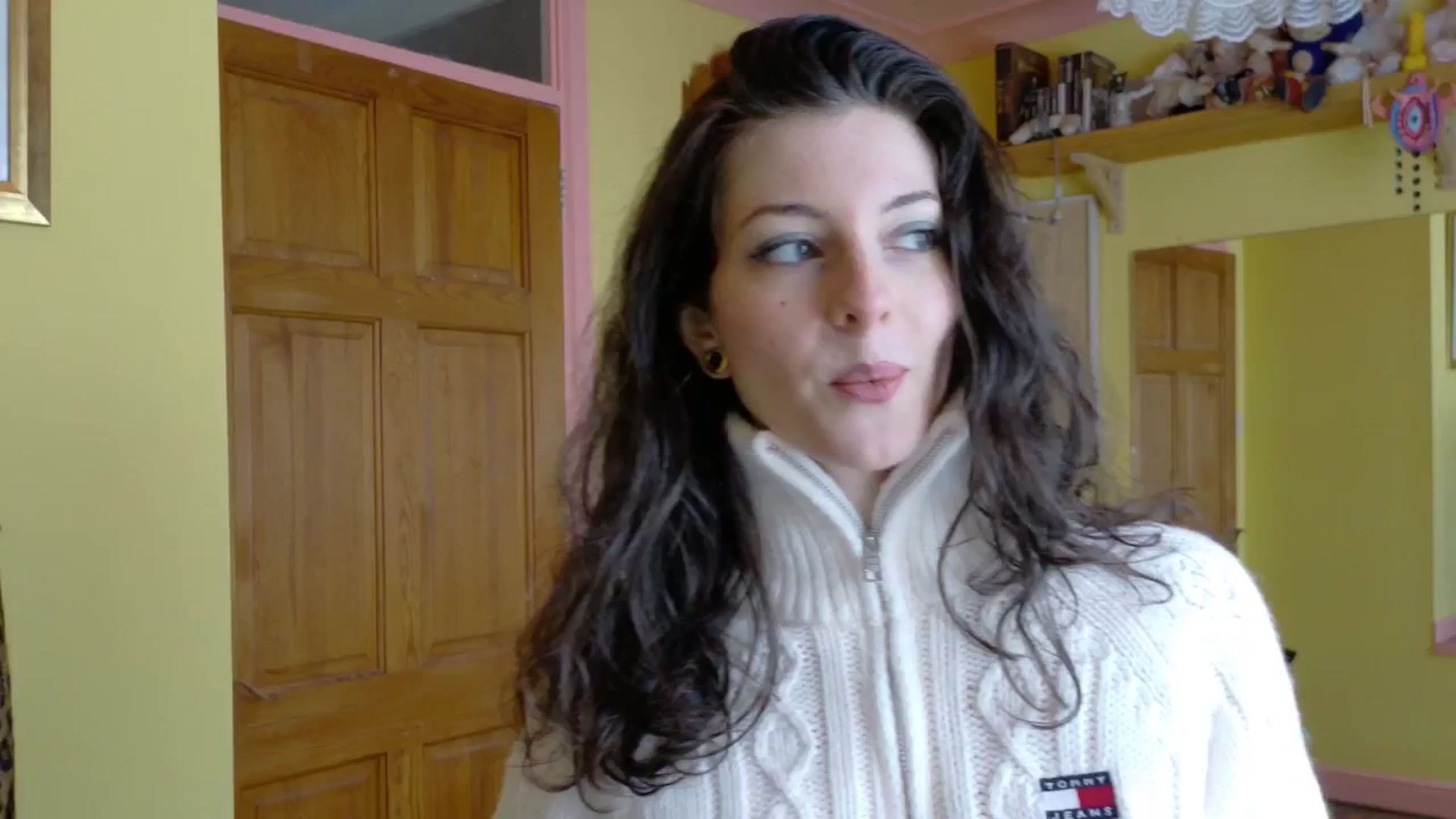 Gallery image thumbnail from sylksiren's myfreecams stream on, 04/15/2025, 15:12 image 16 of 20