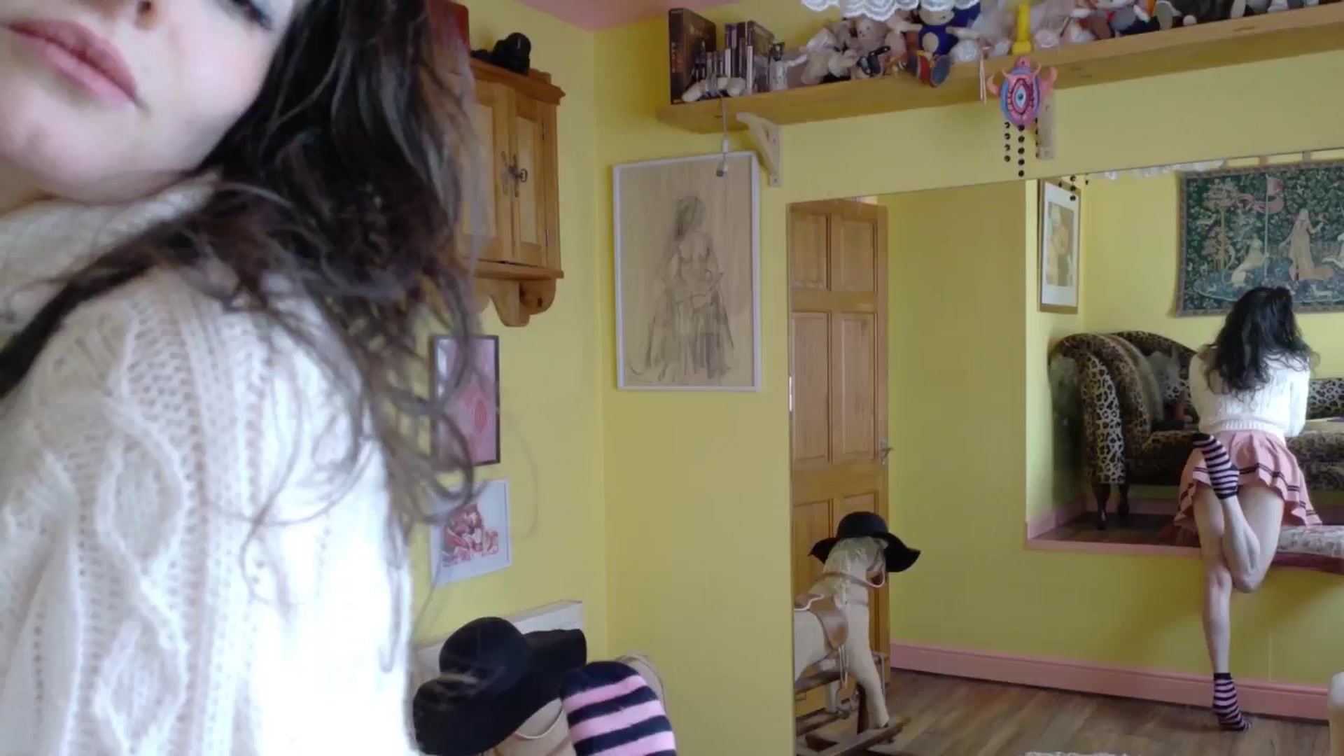Gallery image thumbnail from sylksiren's myfreecams stream on, 04/15/2025, 15:12 image 9 of 20