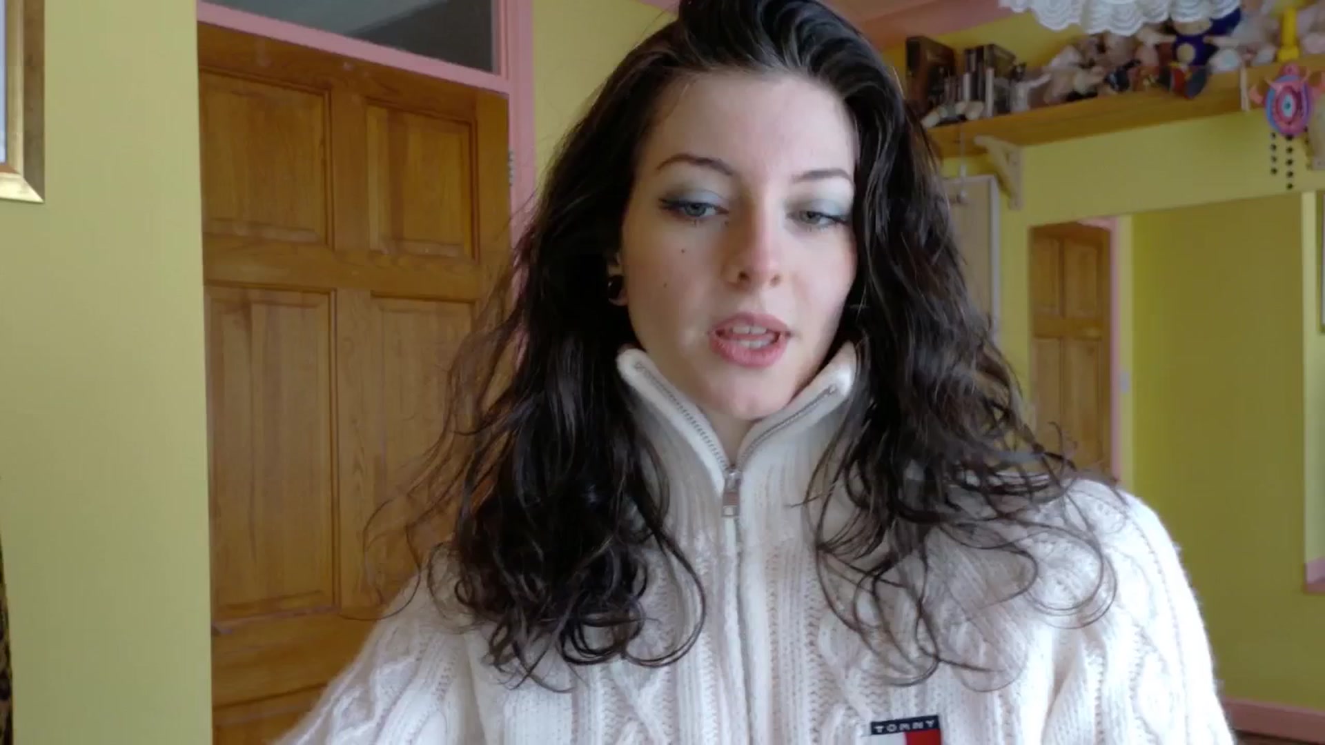 Gallery image thumbnail from sylksiren's myfreecams stream on, 04/15/2025, 15:12 image 19 of 20