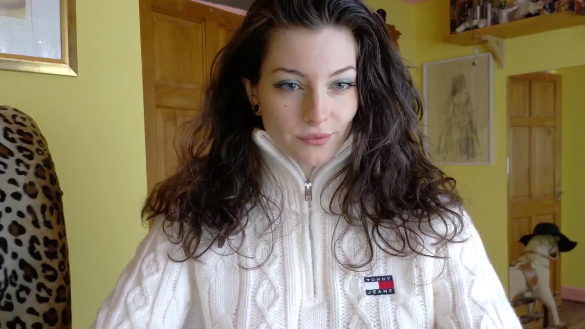Gallery image thumbnail from sylksiren's myfreecams stream on, 04/15/2025, 15:12 image 5 of 20