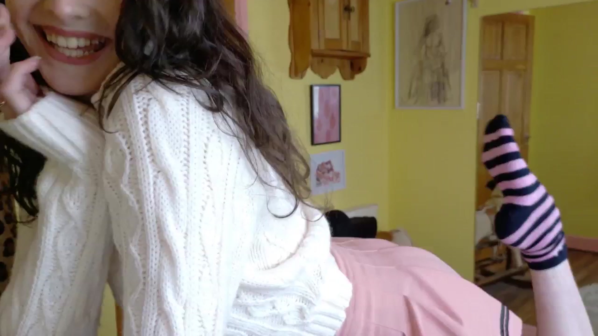 Gallery image thumbnail from sylksiren's myfreecams stream on, 04/15/2025, 15:12 image 4 of 20