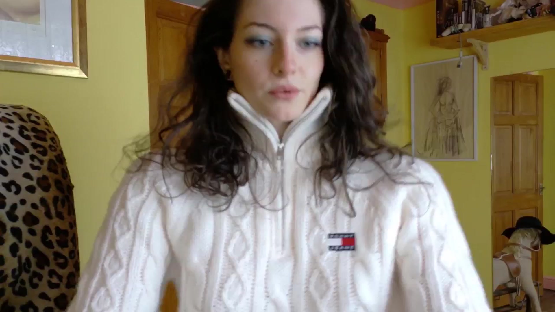 Gallery image thumbnail from sylksiren's myfreecams stream on, 04/15/2025, 15:12 image 8 of 20