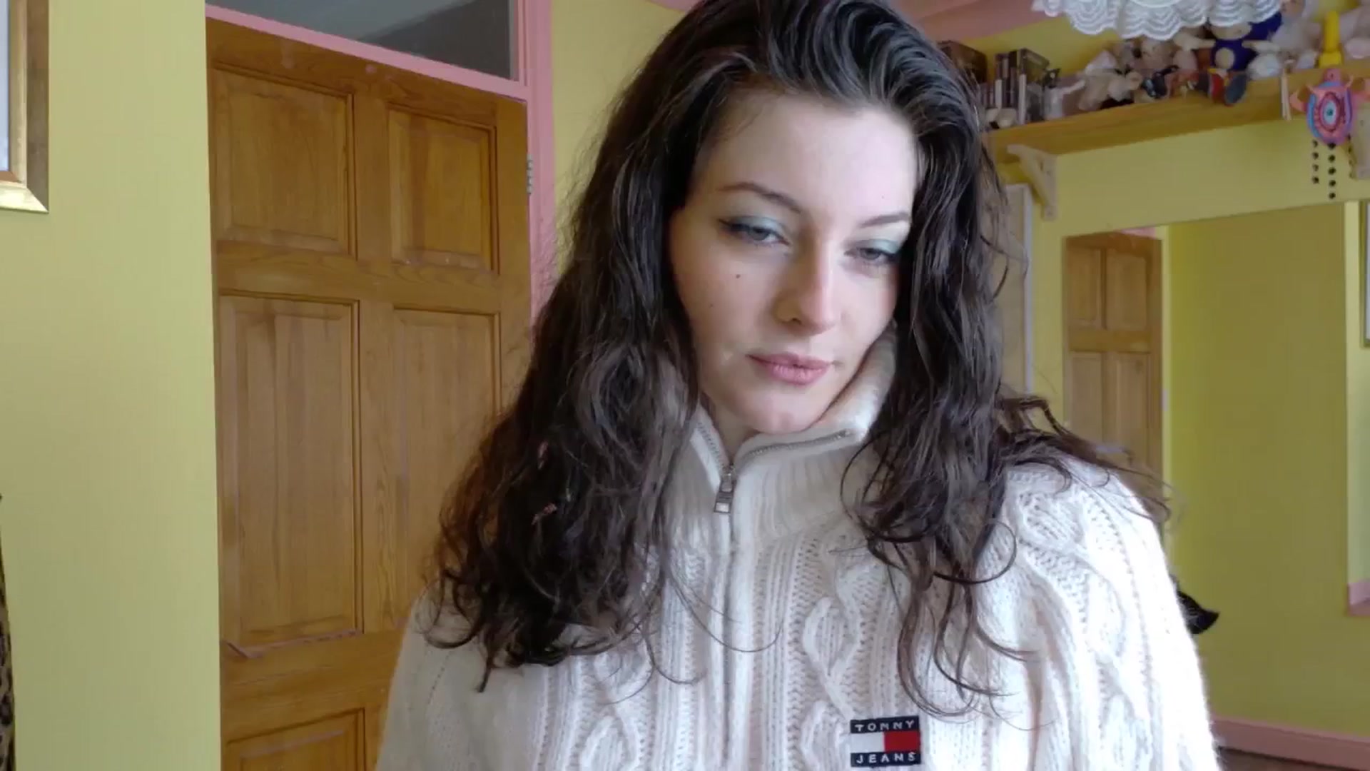 Gallery image thumbnail from sylksiren's myfreecams stream on, 04/15/2025, 15:12 image 17 of 20