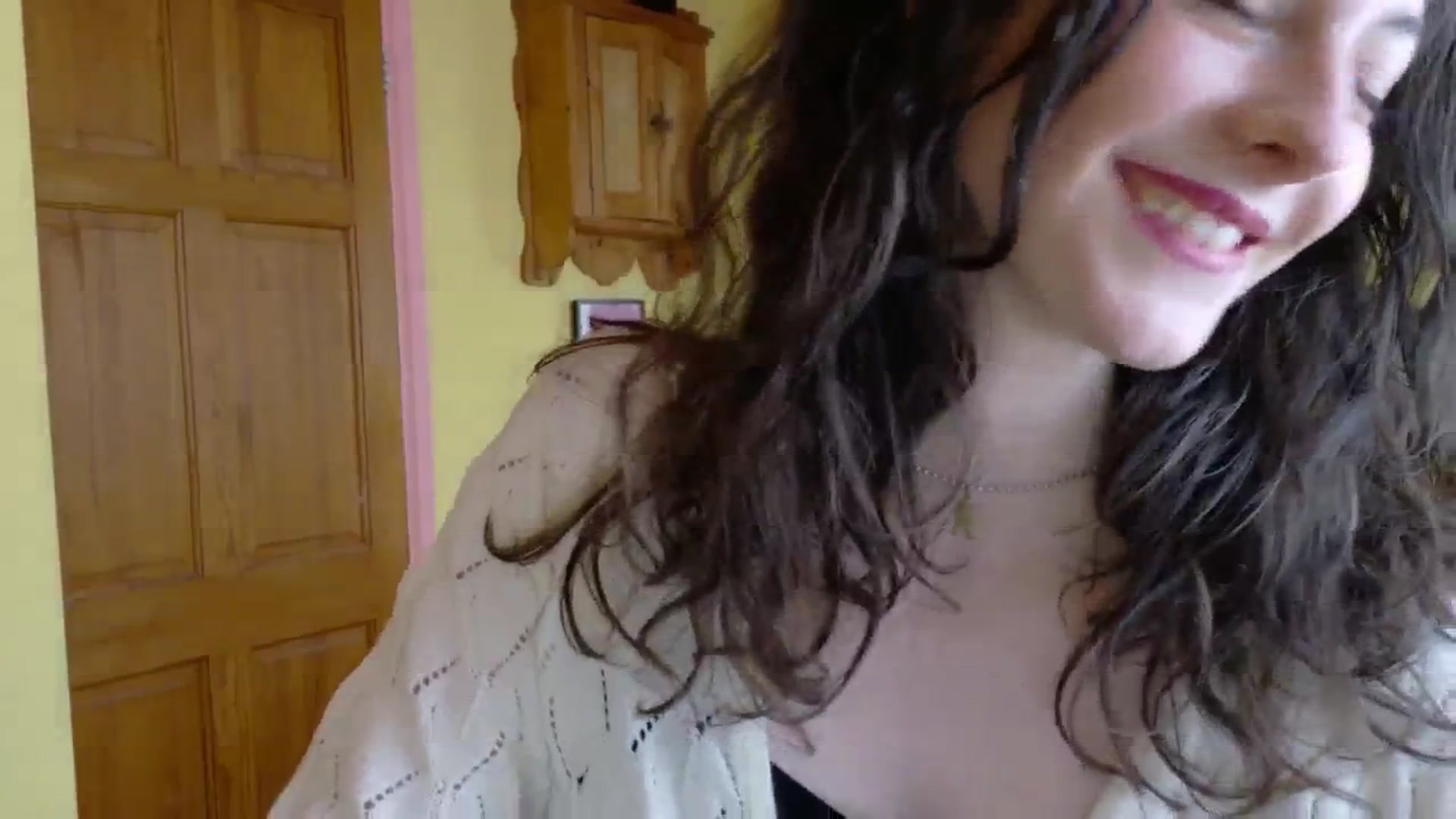 Gallery image thumbnail from sylksiren's myfreecams stream on, 04/17/2025, 15:05 image 12 of 20