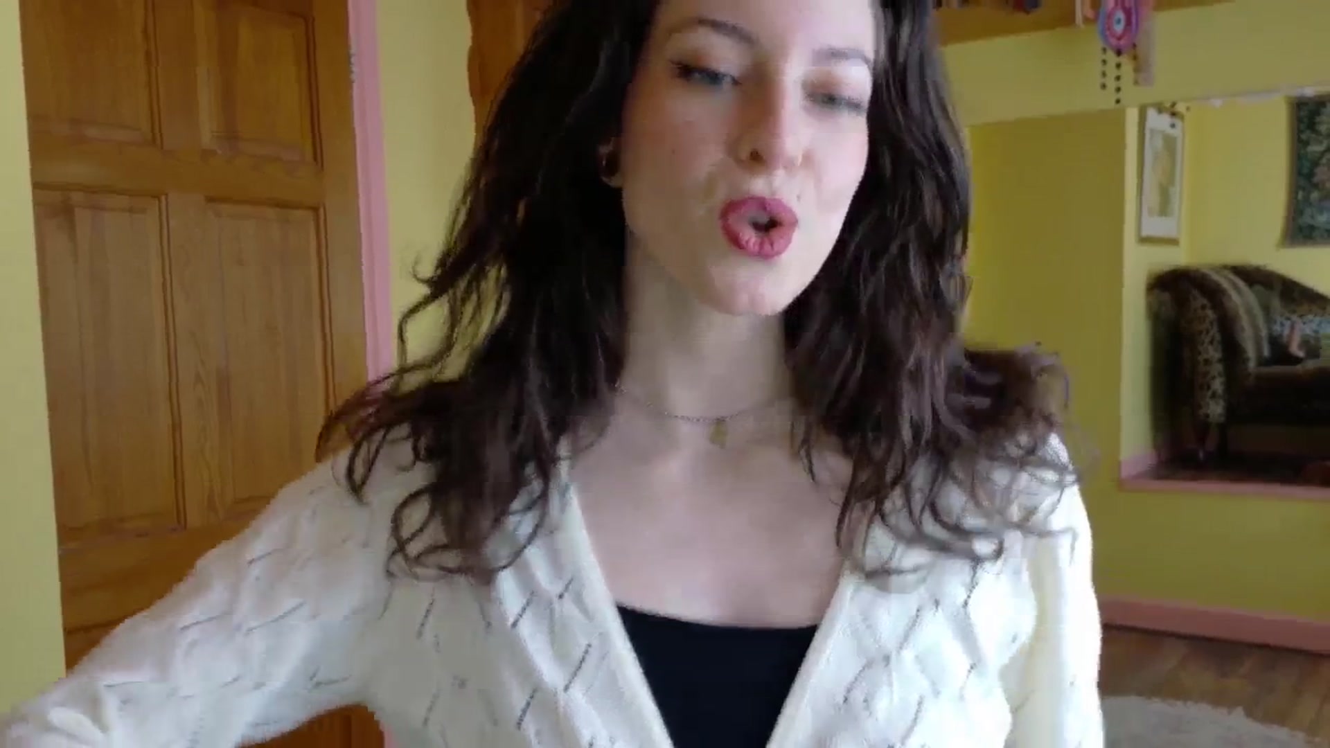 Gallery image thumbnail from sylksiren's myfreecams stream on, 04/17/2025, 15:05 image 11 of 20
