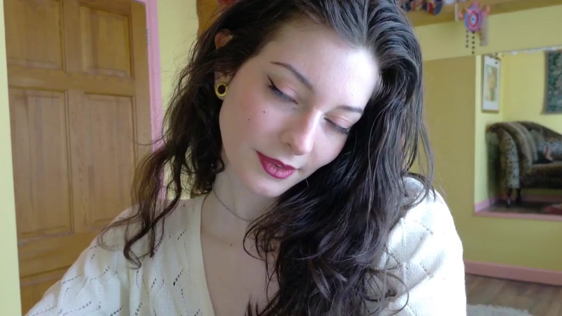 Gallery image thumbnail from sylksiren's myfreecams stream on, 04/17/2025, 15:05 image 5 of 20