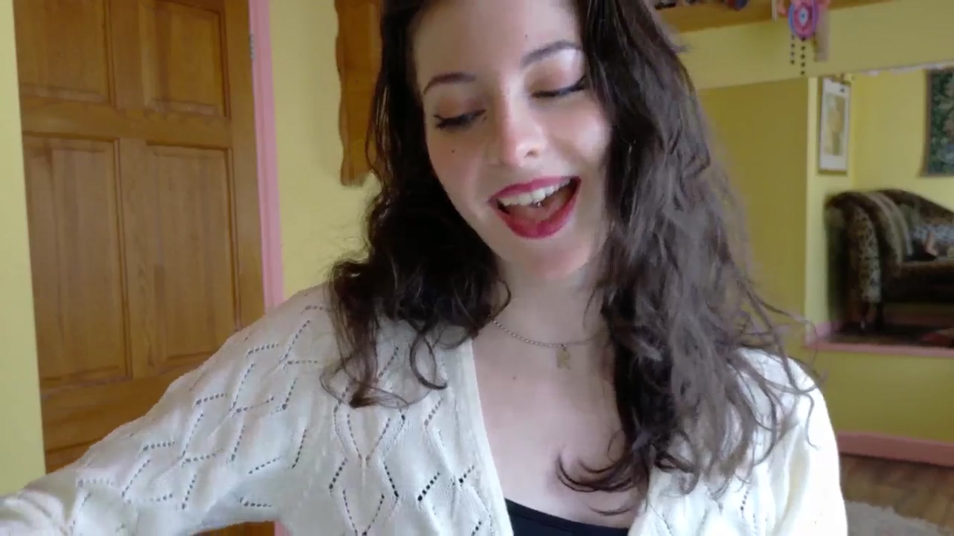 Gallery image thumbnail from sylksiren's myfreecams stream on, 04/17/2025, 15:05 image 6 of 20