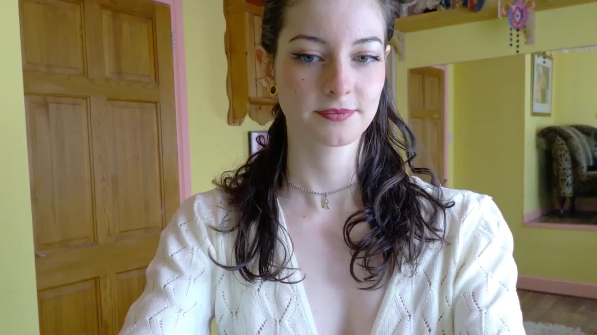 Gallery image thumbnail from sylksiren's myfreecams stream on, 04/17/2025, 16:38 image 13 of 20