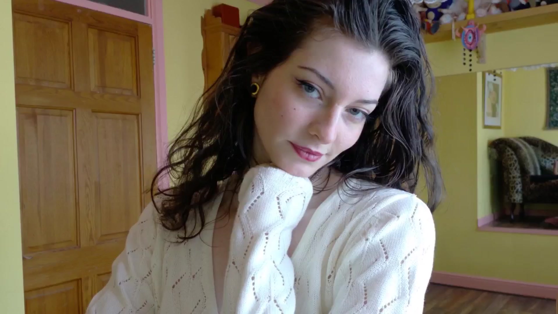 Gallery image thumbnail from sylksiren's myfreecams stream on, 04/17/2025, 16:38 image 1 of 20