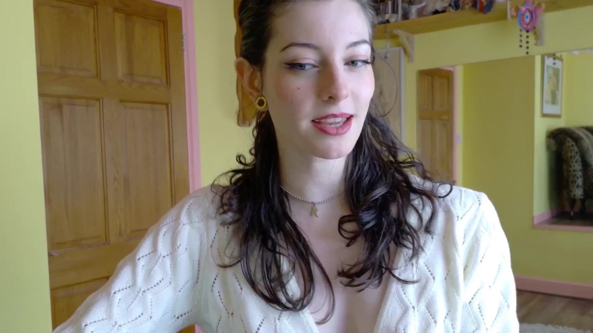 Gallery image thumbnail from sylksiren's myfreecams stream on, 04/17/2025, 16:38 image 19 of 20