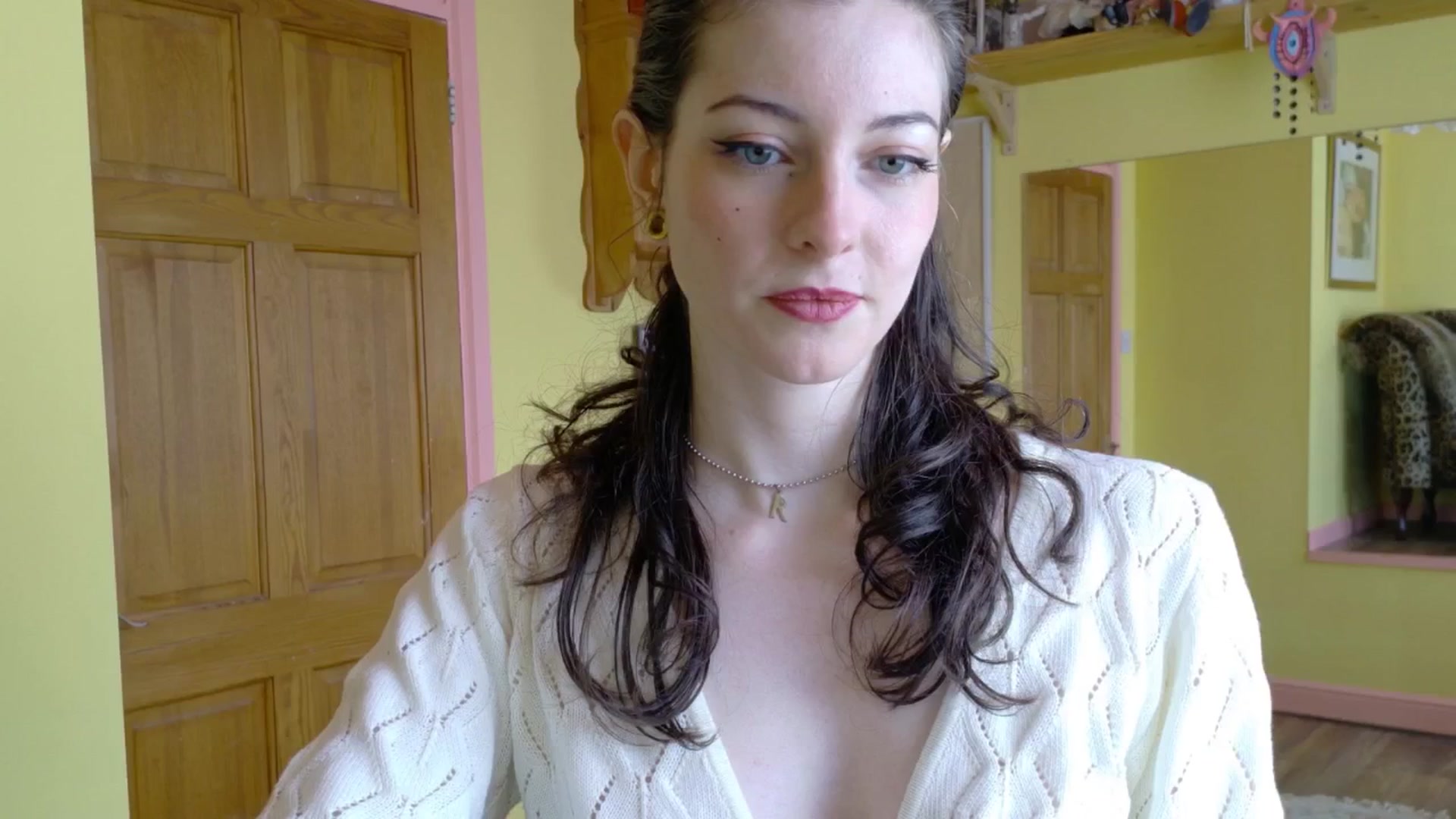 Gallery image thumbnail from sylksiren's myfreecams stream on, 04/17/2025, 16:38 image 18 of 20