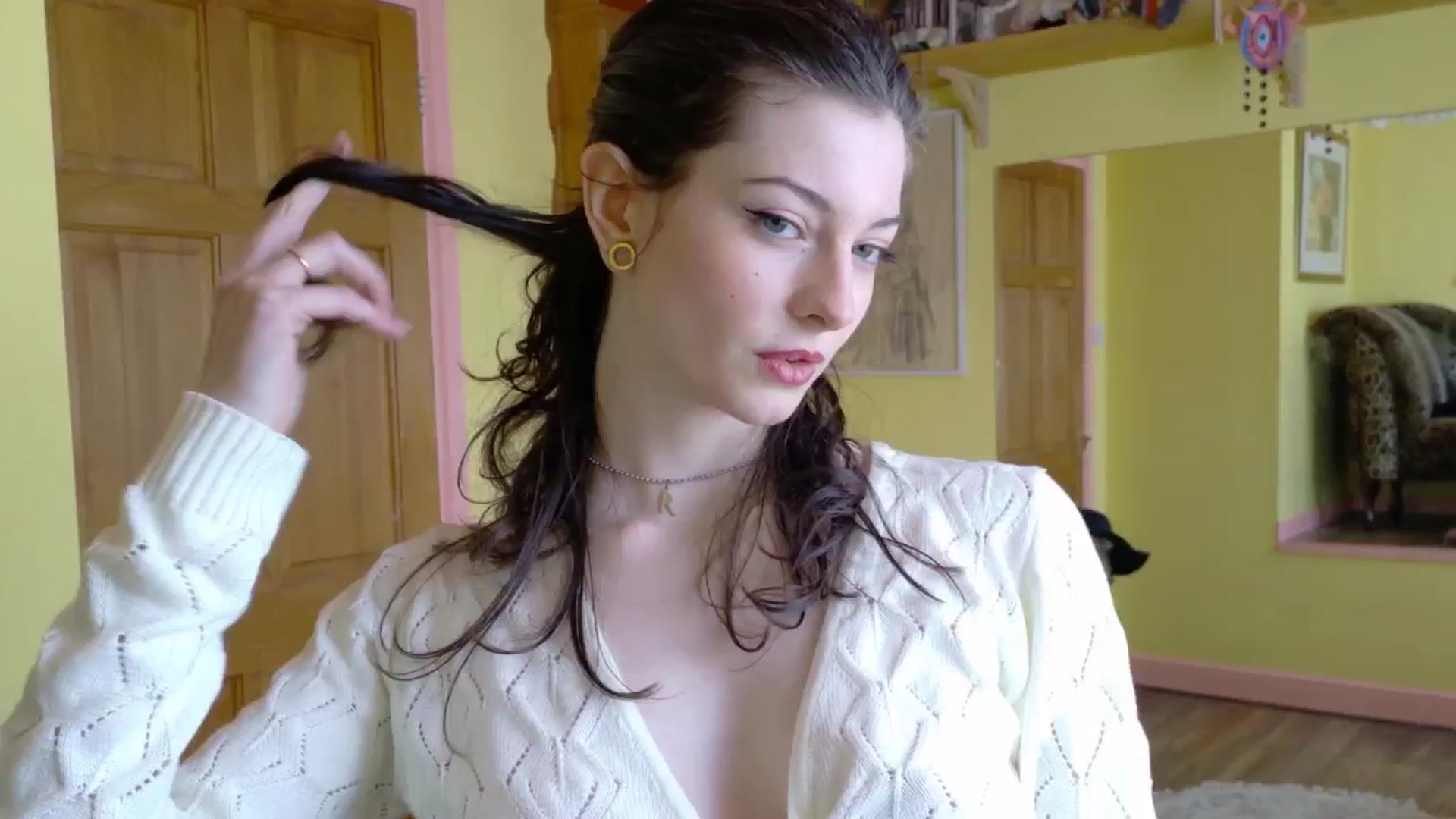 Gallery image thumbnail from sylksiren's myfreecams stream on, 04/17/2025, 16:38 image 8 of 20