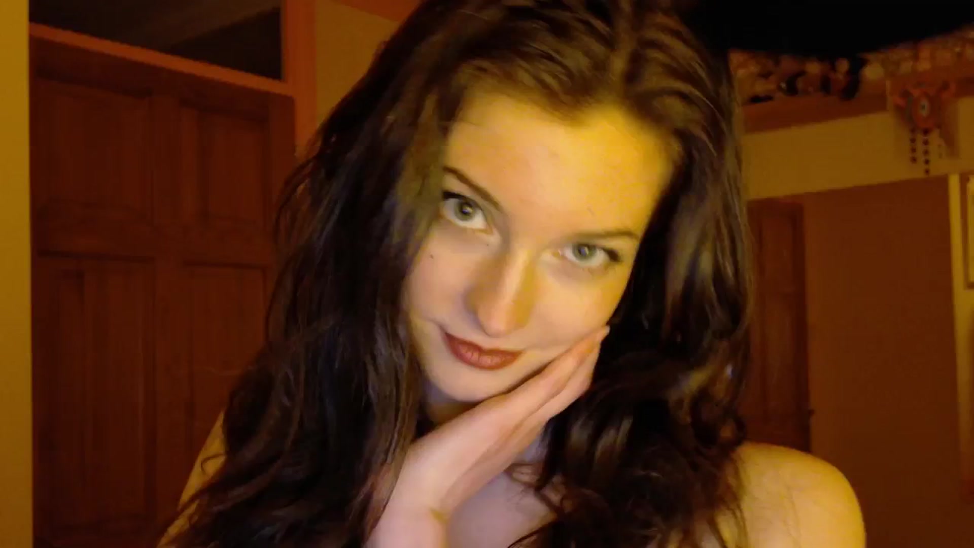 Gallery image thumbnail from sylksiren's myfreecams stream on, 04/18/2025, 21:09 image 18 of 20