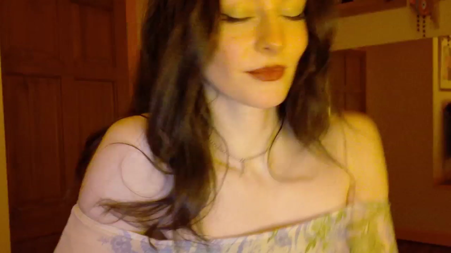 Gallery image thumbnail from sylksiren's myfreecams stream on, 04/18/2025, 21:09 image 9 of 20
