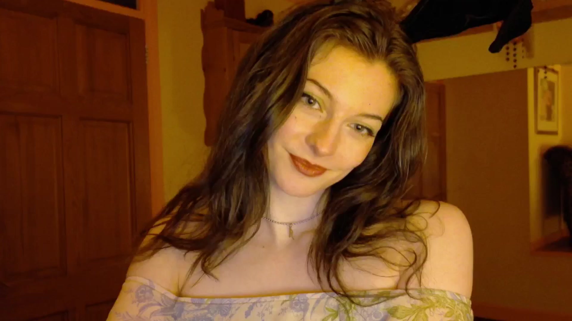 Gallery image thumbnail from sylksiren's myfreecams stream on, 04/18/2025, 21:09 image 4 of 20