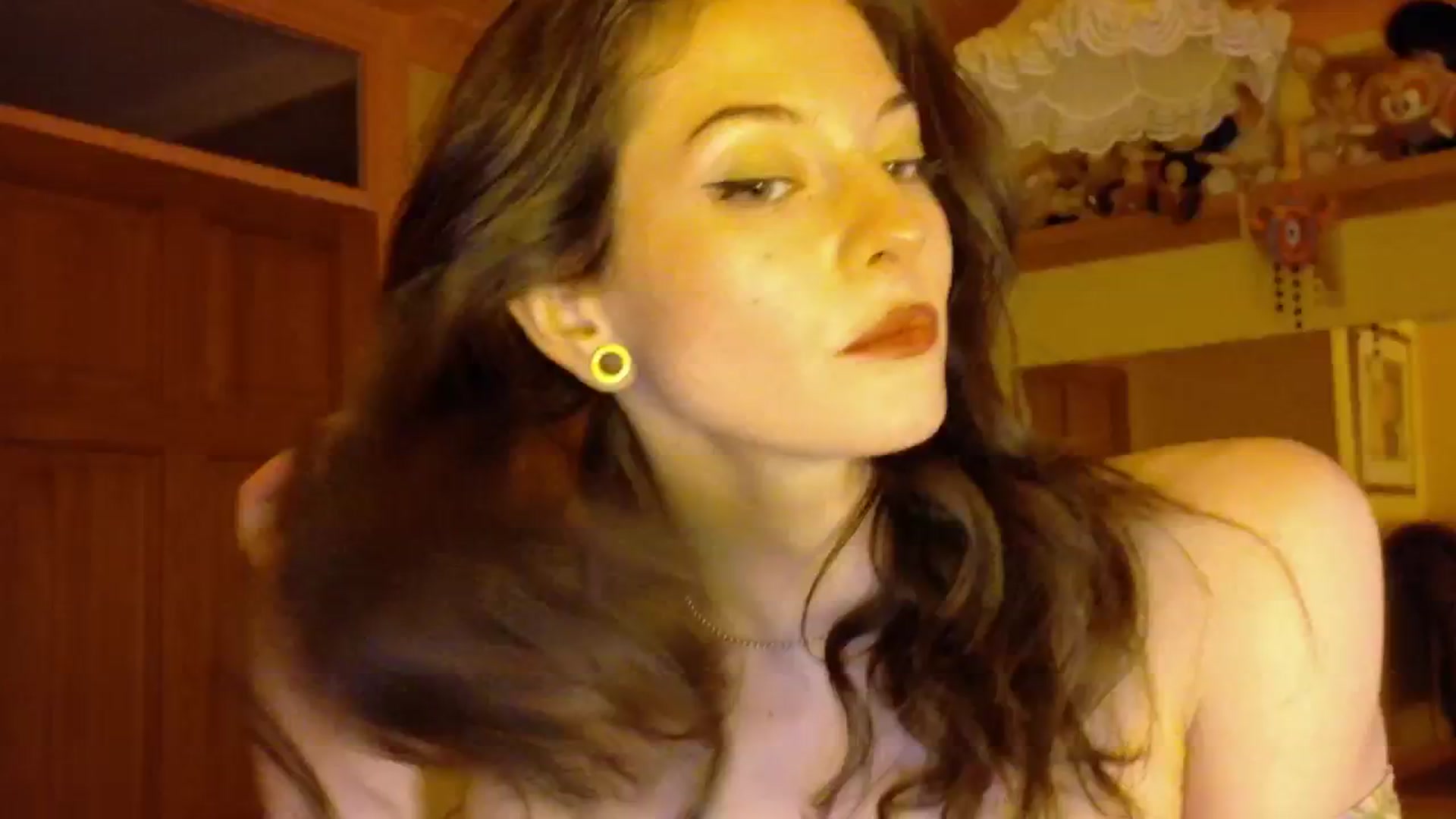 Gallery image thumbnail from sylksiren's myfreecams stream on, 04/18/2025, 21:09 image 3 of 20