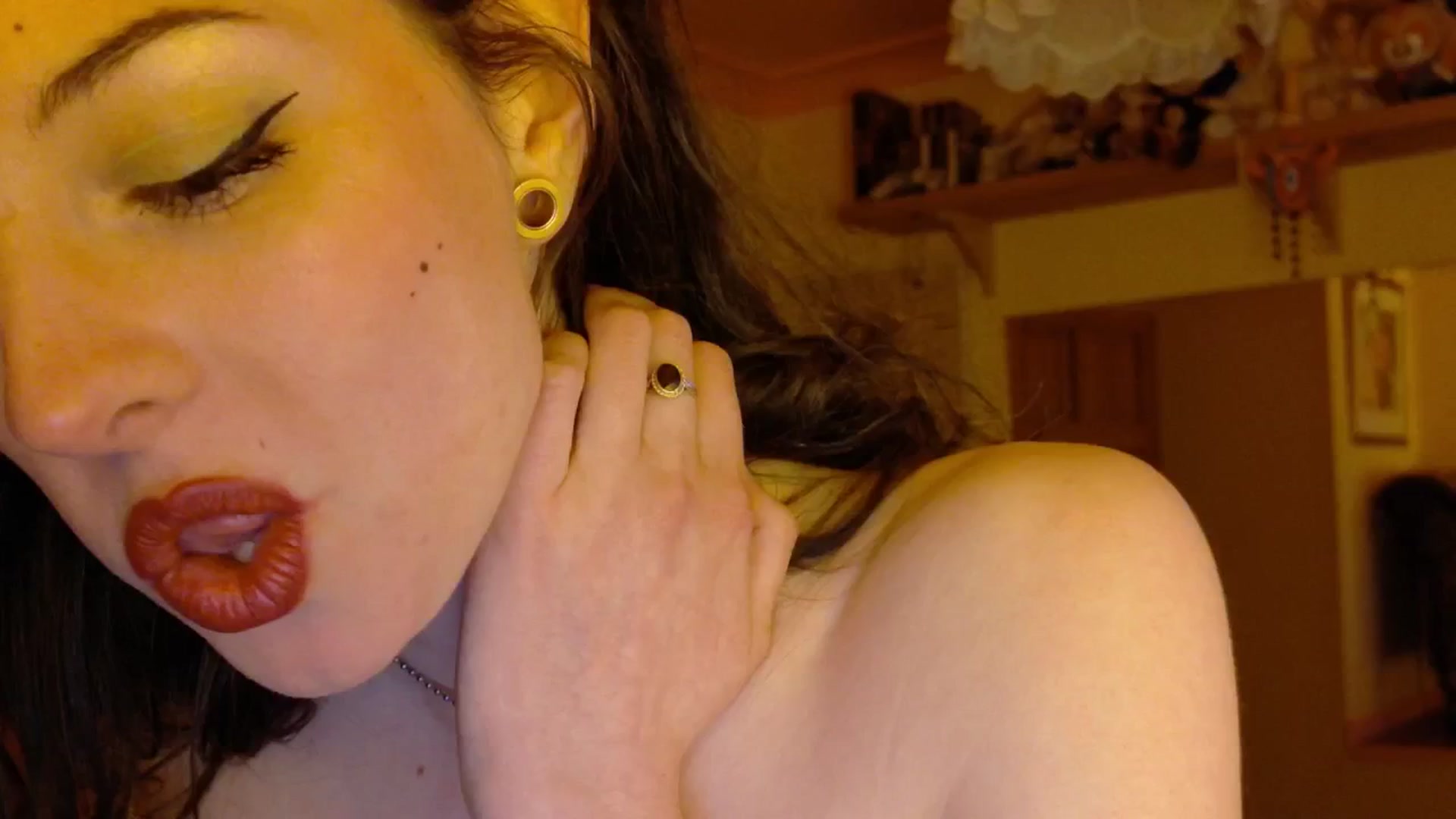 Gallery image thumbnail from sylksiren's myfreecams stream on, 04/18/2025, 21:09 image 1 of 20