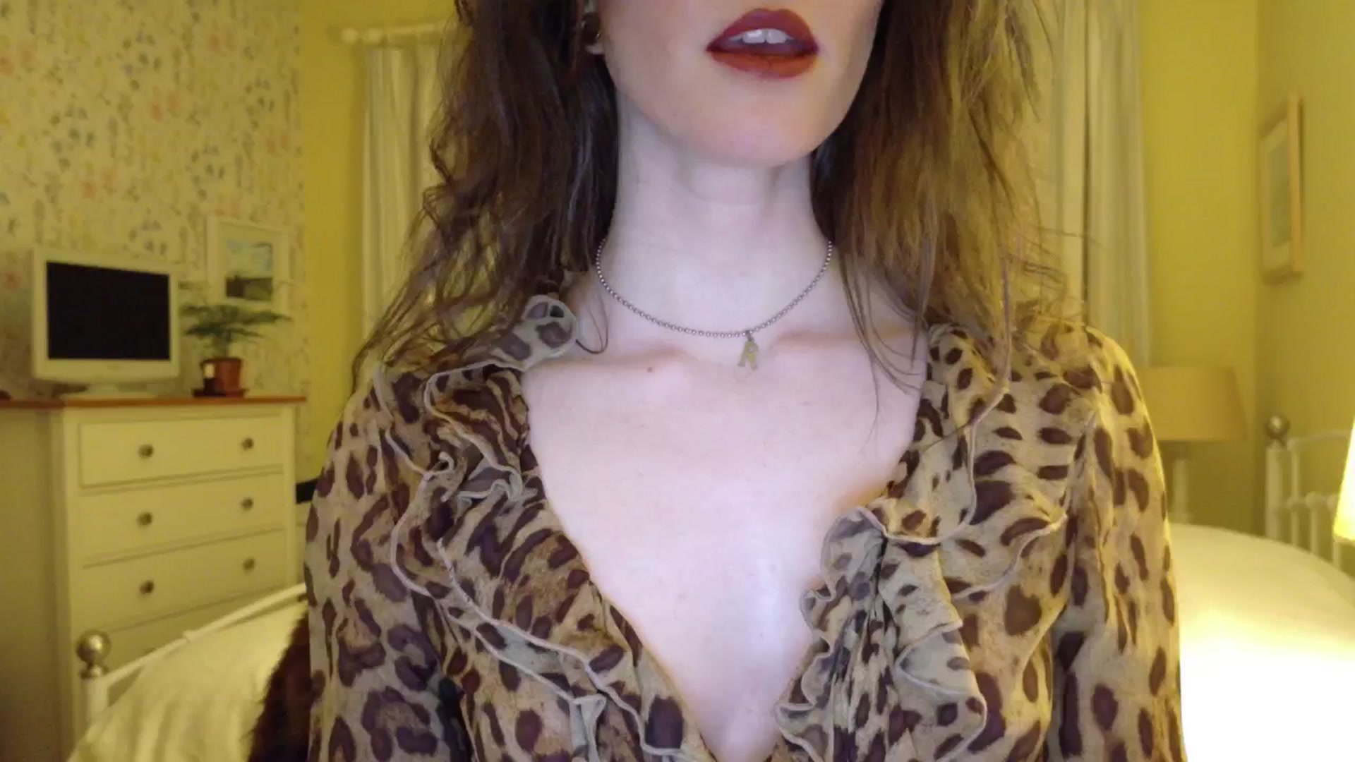 Gallery image thumbnail from sylksiren's myfreecams stream on, 04/26/2025, 21:13 image 15 of 20