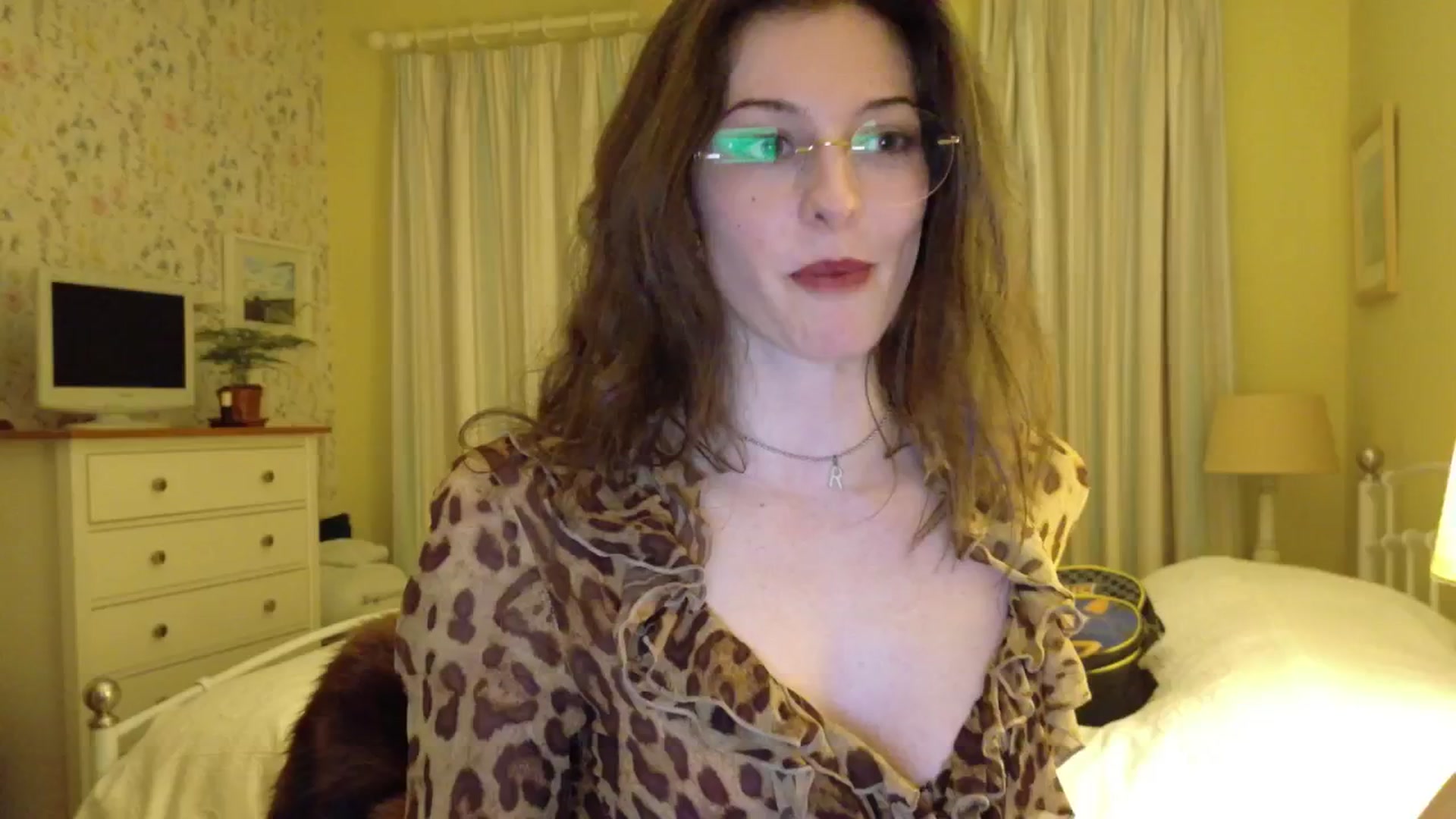 Gallery image thumbnail from sylksiren's myfreecams stream on, 04/26/2025, 21:13 image 19 of 20