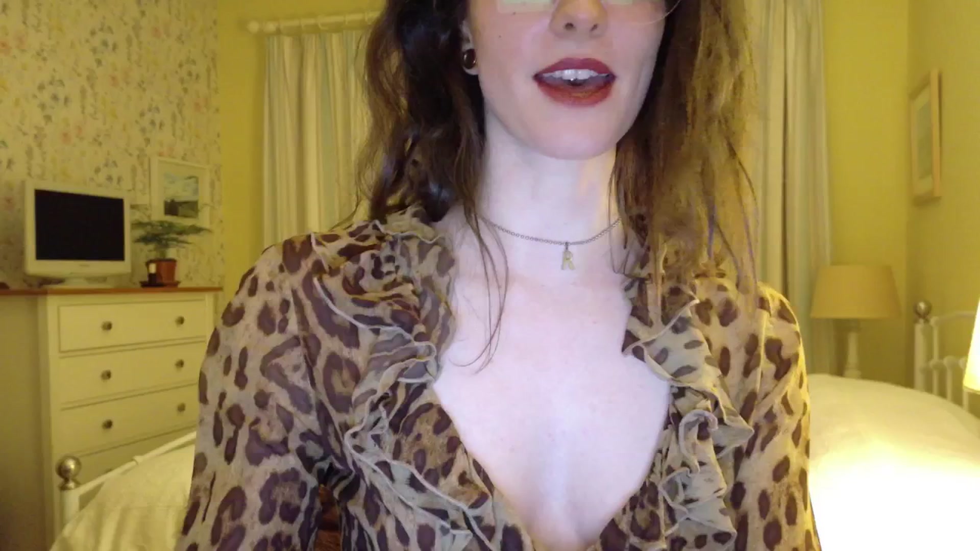 Gallery image thumbnail from sylksiren's myfreecams stream on, 04/26/2025, 21:13 image 17 of 20