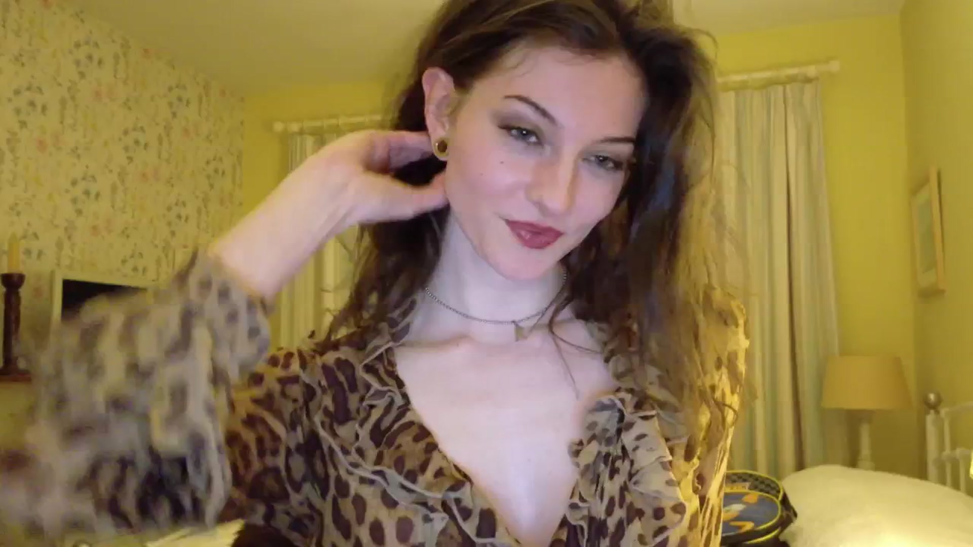 Gallery image thumbnail from sylksiren's myfreecams stream on, 04/26/2025, 22:05 image 13 of 20