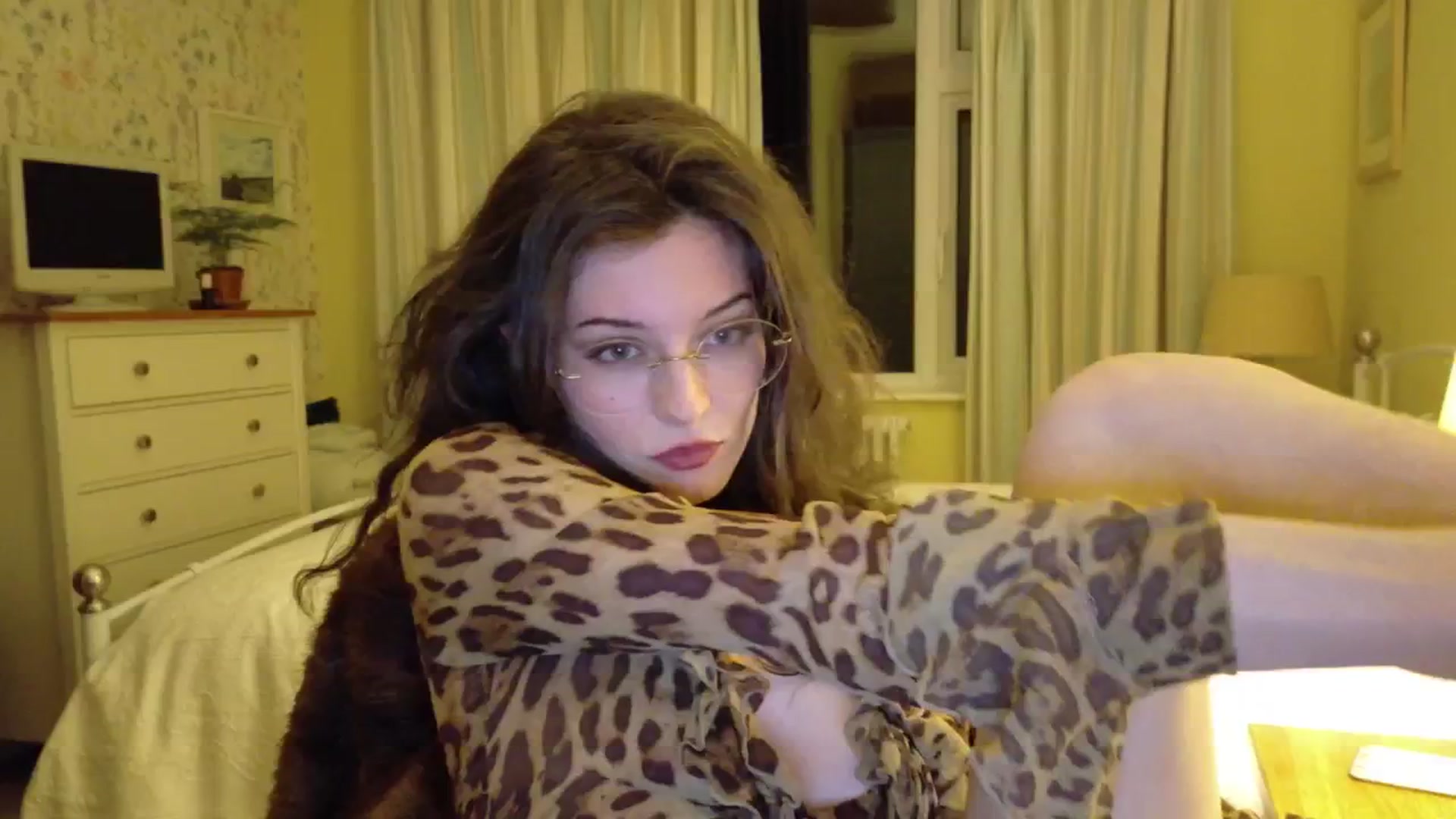 Gallery image thumbnail from sylksiren's myfreecams stream on, 04/26/2025, 22:05 image 19 of 20