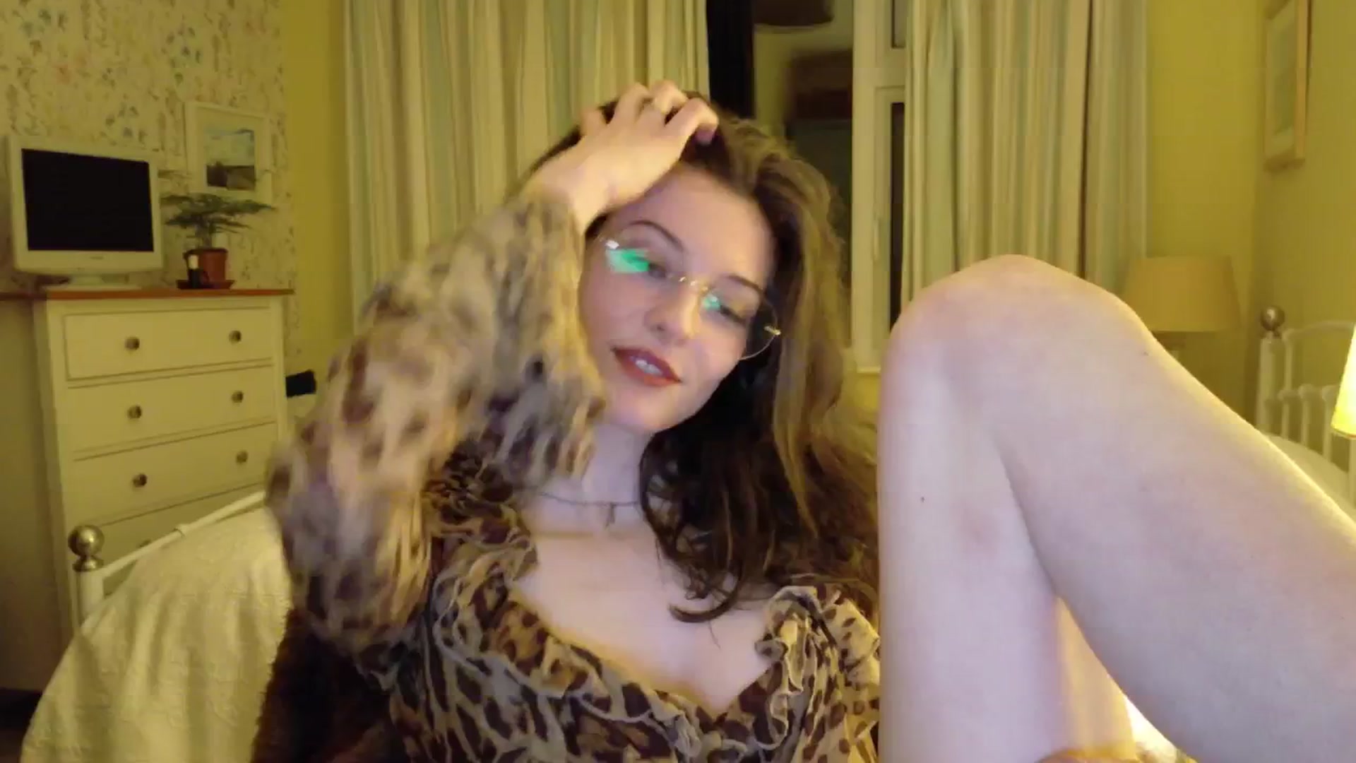 Gallery image thumbnail from sylksiren's myfreecams stream on, 04/26/2025, 22:05 image 18 of 20