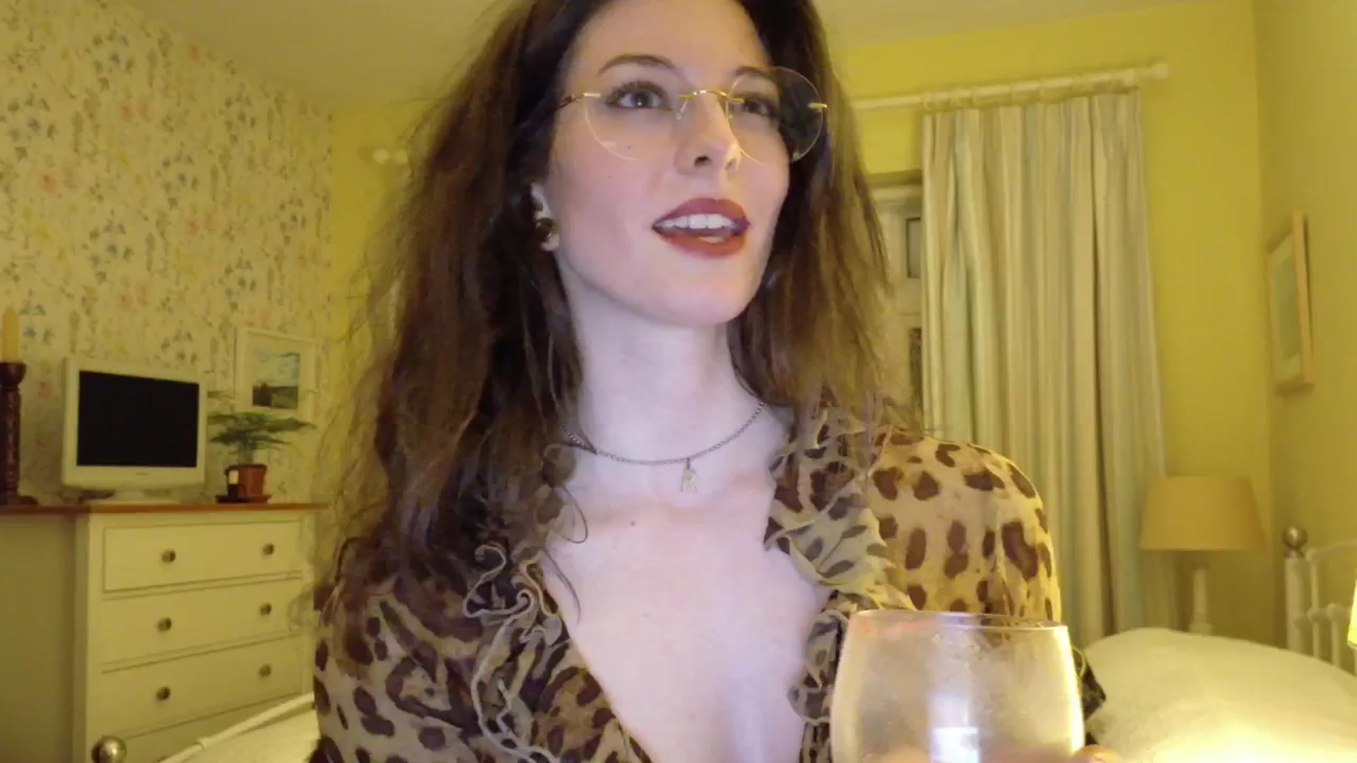 Gallery image thumbnail from sylksiren's myfreecams stream on, 04/26/2025, 22:05 image 4 of 20