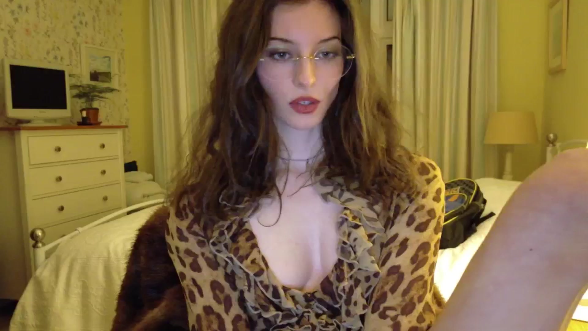Gallery image thumbnail from sylksiren's myfreecams stream on, 04/26/2025, 22:05 image 15 of 20