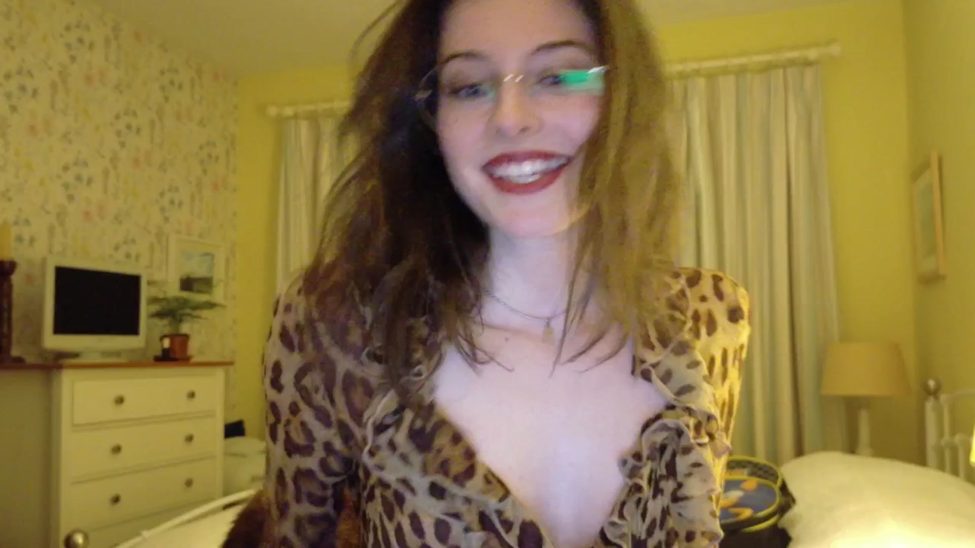 Gallery image thumbnail from sylksiren's myfreecams stream on, 04/26/2025, 22:05 image 2 of 20