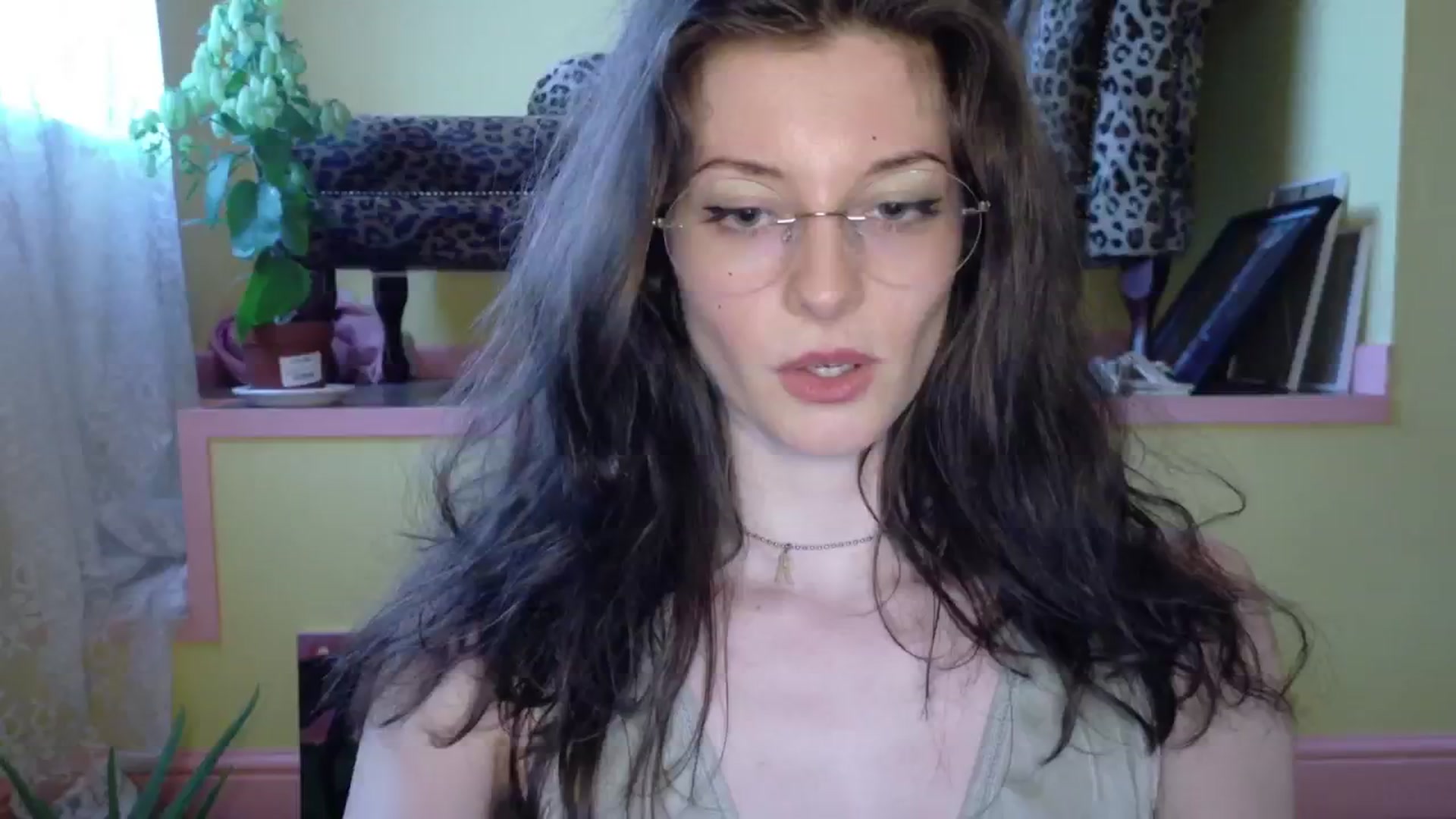 Gallery image thumbnail from sylksiren's myfreecams stream on, 04/27/2025, 20:43 image 6 of 20