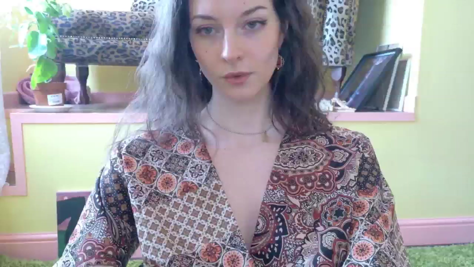 Gallery image thumbnail from sylksiren's myfreecams stream on, 04/28/2025, 13:37 image 14 of 20