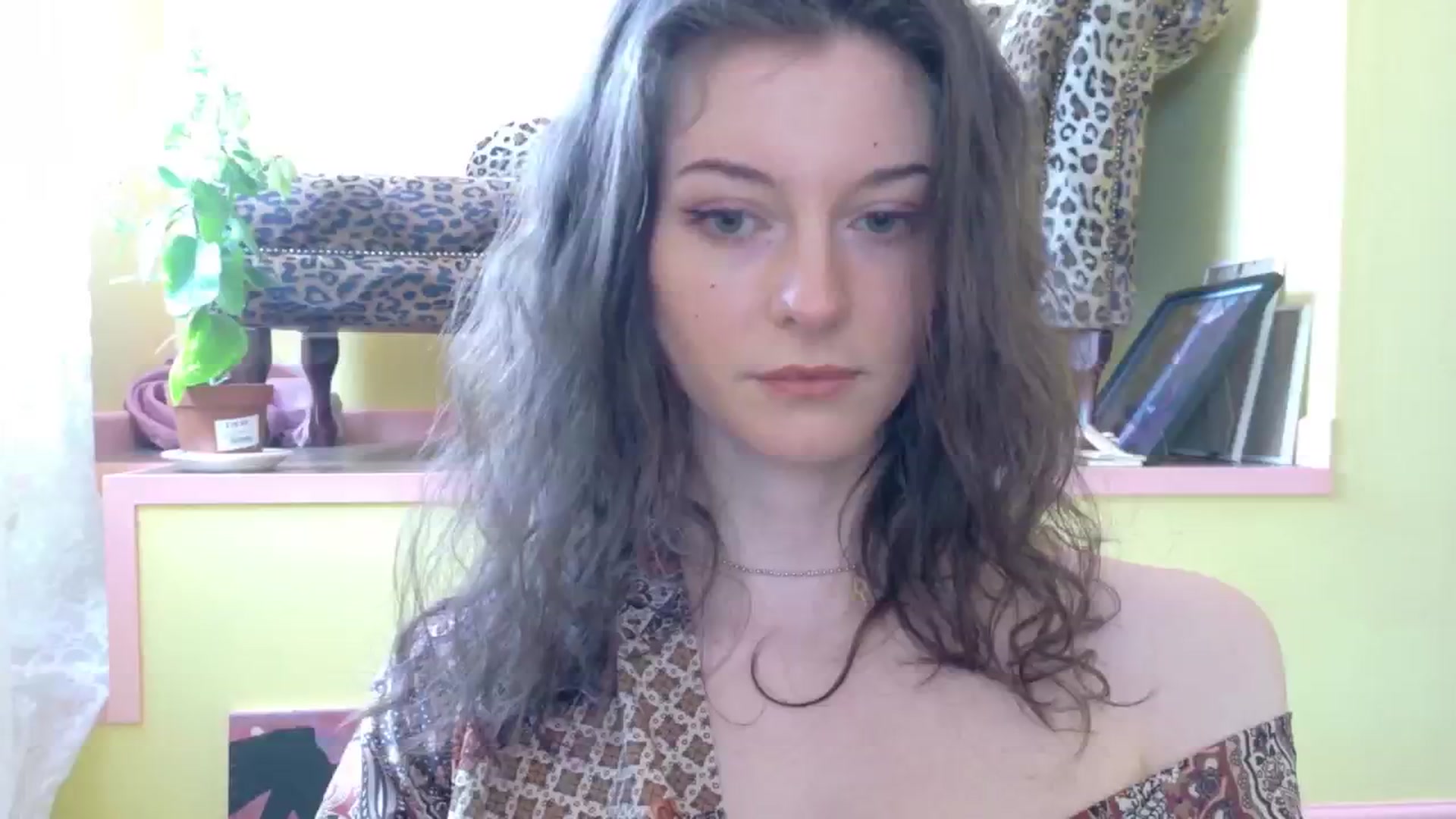 Gallery image thumbnail from sylksiren's myfreecams stream on, 04/28/2025, 13:37 image 19 of 20