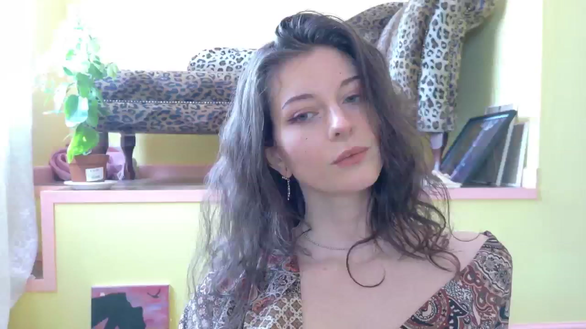 Gallery image thumbnail from sylksiren's myfreecams stream on, 04/28/2025, 13:37 image 18 of 20