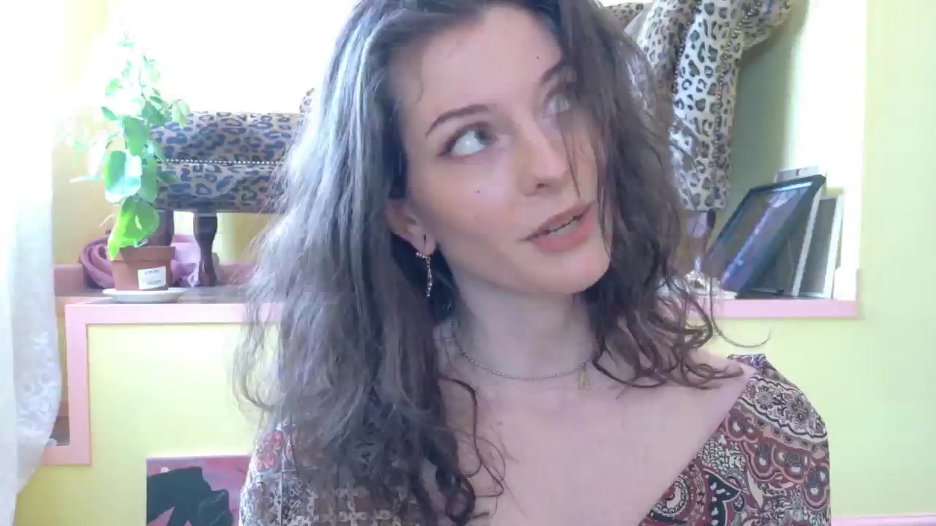 Gallery image thumbnail from sylksiren's myfreecams stream on, 04/28/2025, 13:37 image 17 of 20