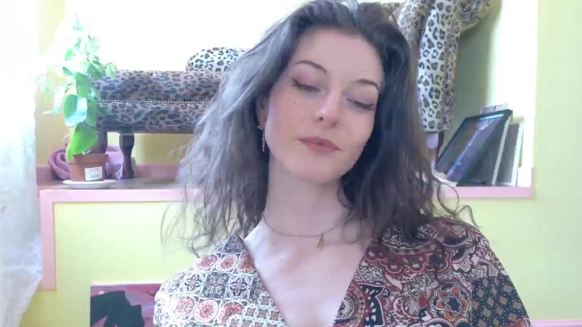 Gallery image thumbnail from sylksiren's myfreecams stream on, 04/28/2025, 13:53 image 10 of 20