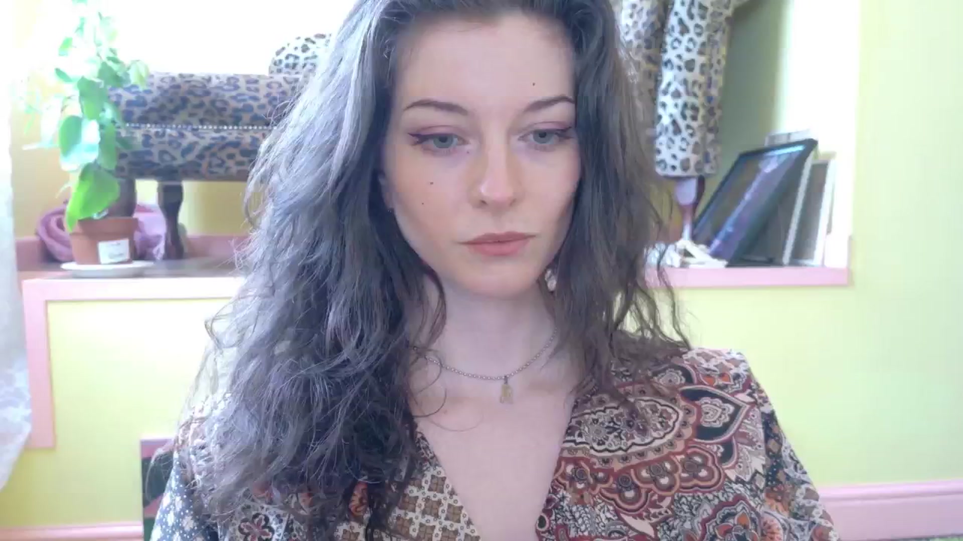 Gallery image thumbnail from sylksiren's myfreecams stream on, 04/28/2025, 13:53 image 19 of 20