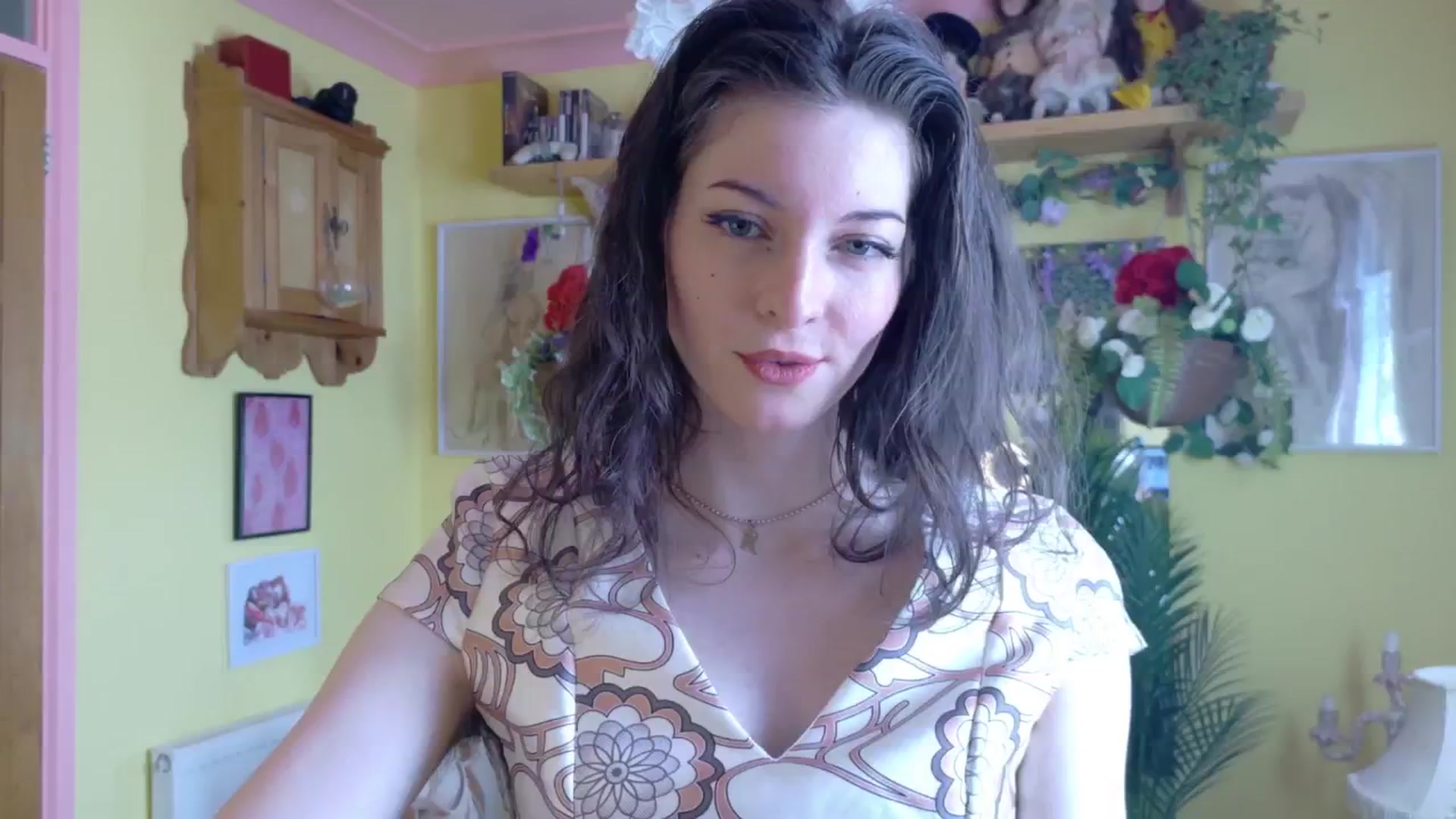 Gallery image thumbnail from sylksiren's myfreecams stream on, 05/02/2025, 14:03 image 19 of 20