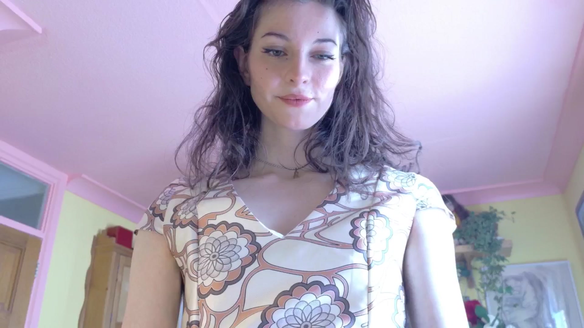 Gallery image thumbnail from sylksiren's myfreecams stream on, 05/02/2025, 14:03 image 17 of 20
