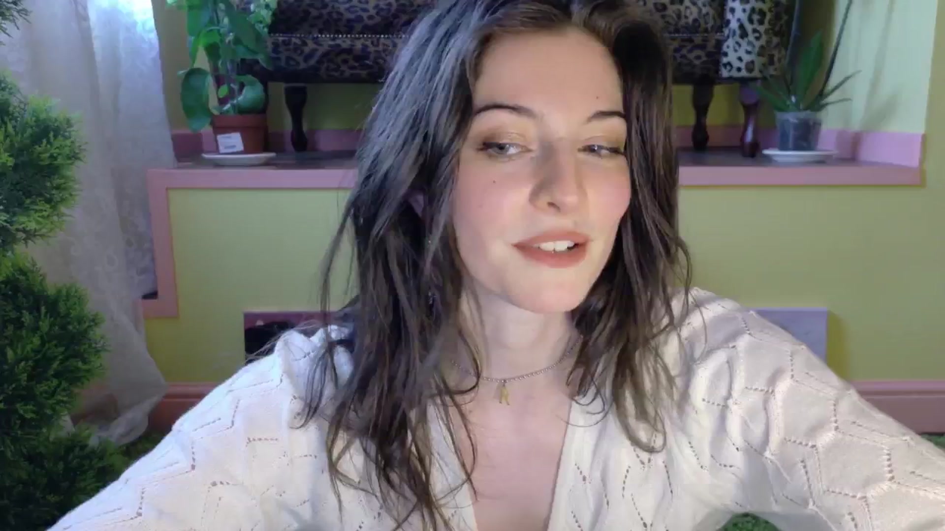 Gallery image thumbnail from sylksiren's myfreecams stream on, 05/05/2025, 17:27 image 19 of 20