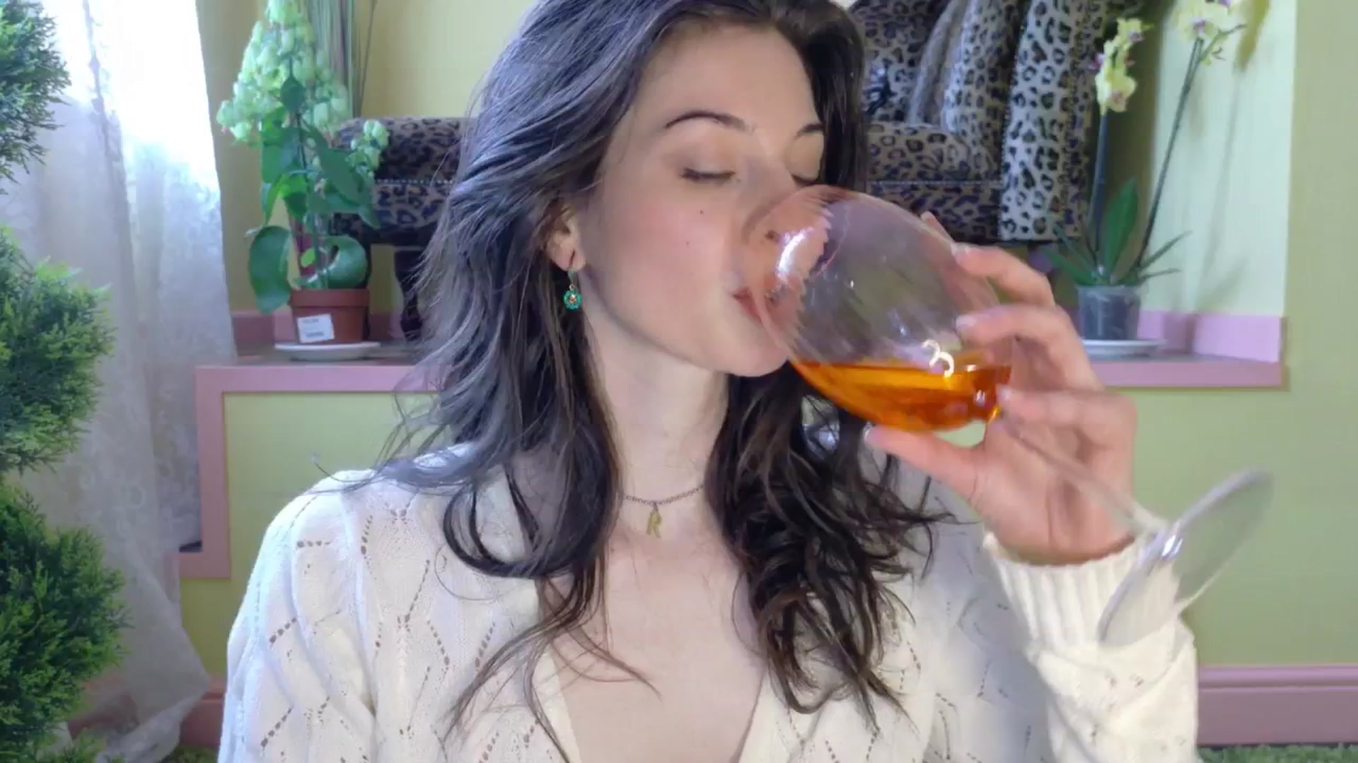 Gallery image thumbnail from sylksiren's myfreecams stream on, 05/05/2025, 17:27 image 10 of 20