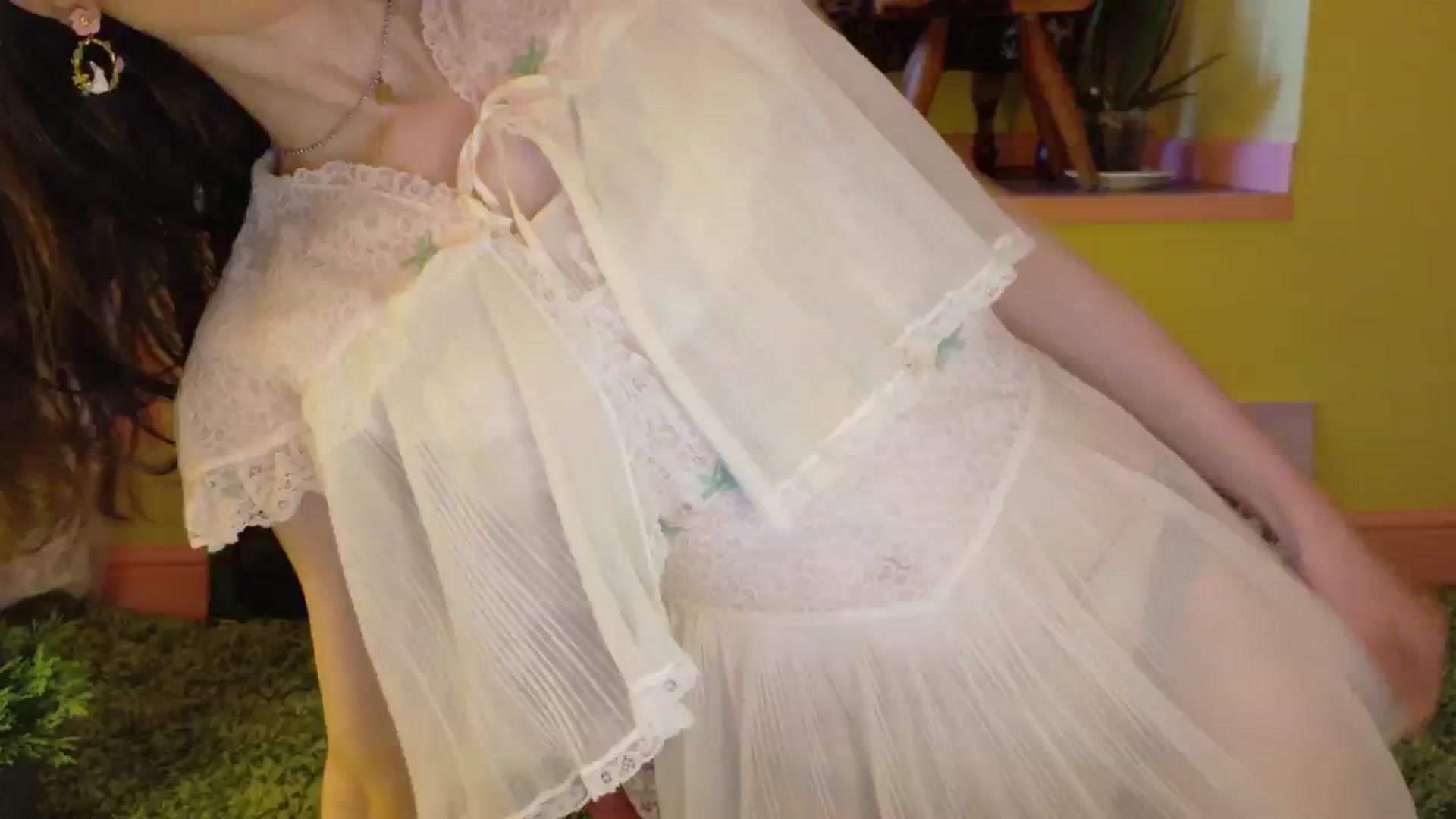 Gallery image thumbnail from sylksiren's myfreecams stream on, 05/07/2025, 19:31 image 14 of 20
